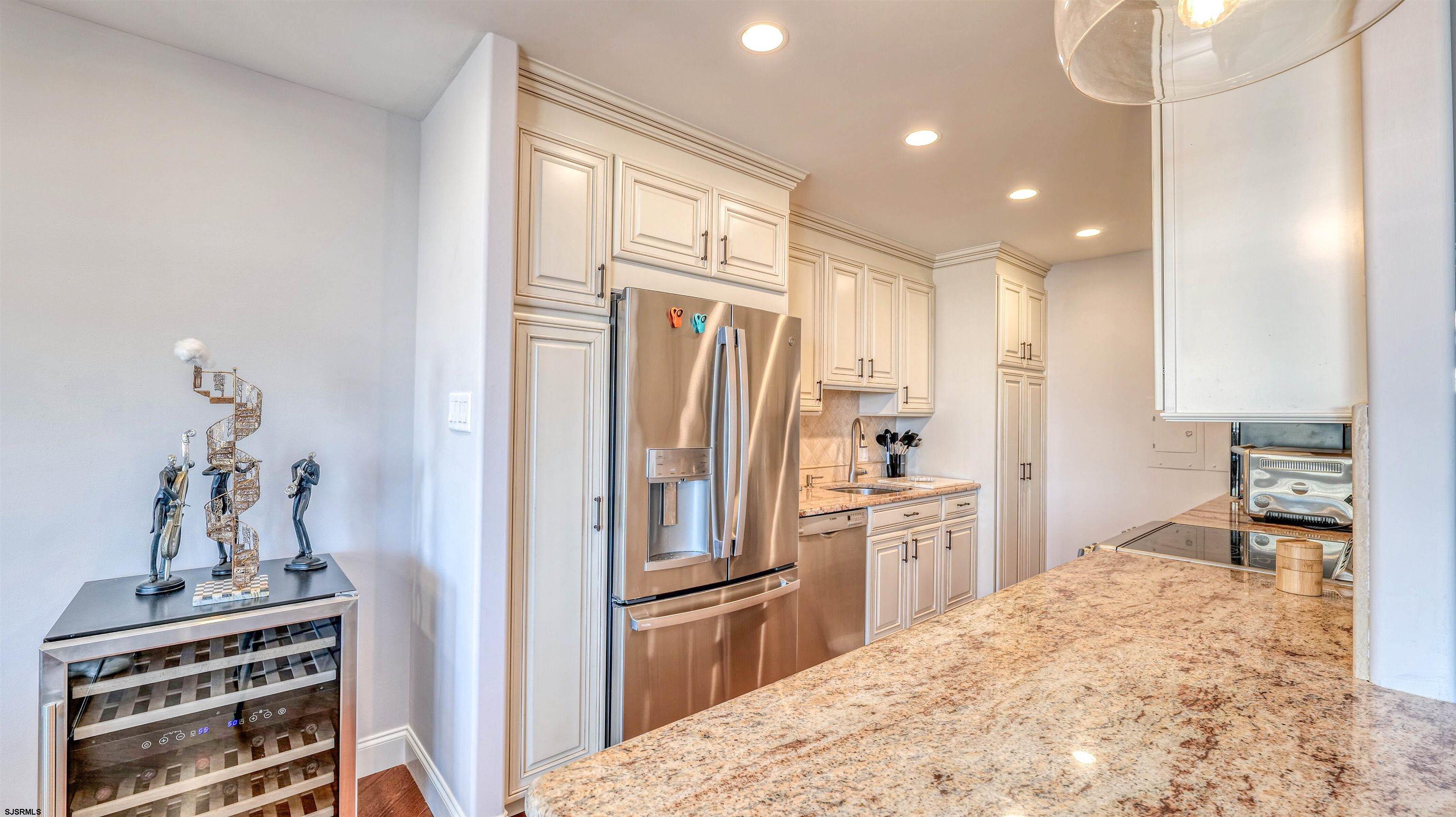 Ventnor, New Jersey 08406, United States, 1 Bedroom Bedrooms, ,2 BathroomsBathrooms,Residential,Active,241156