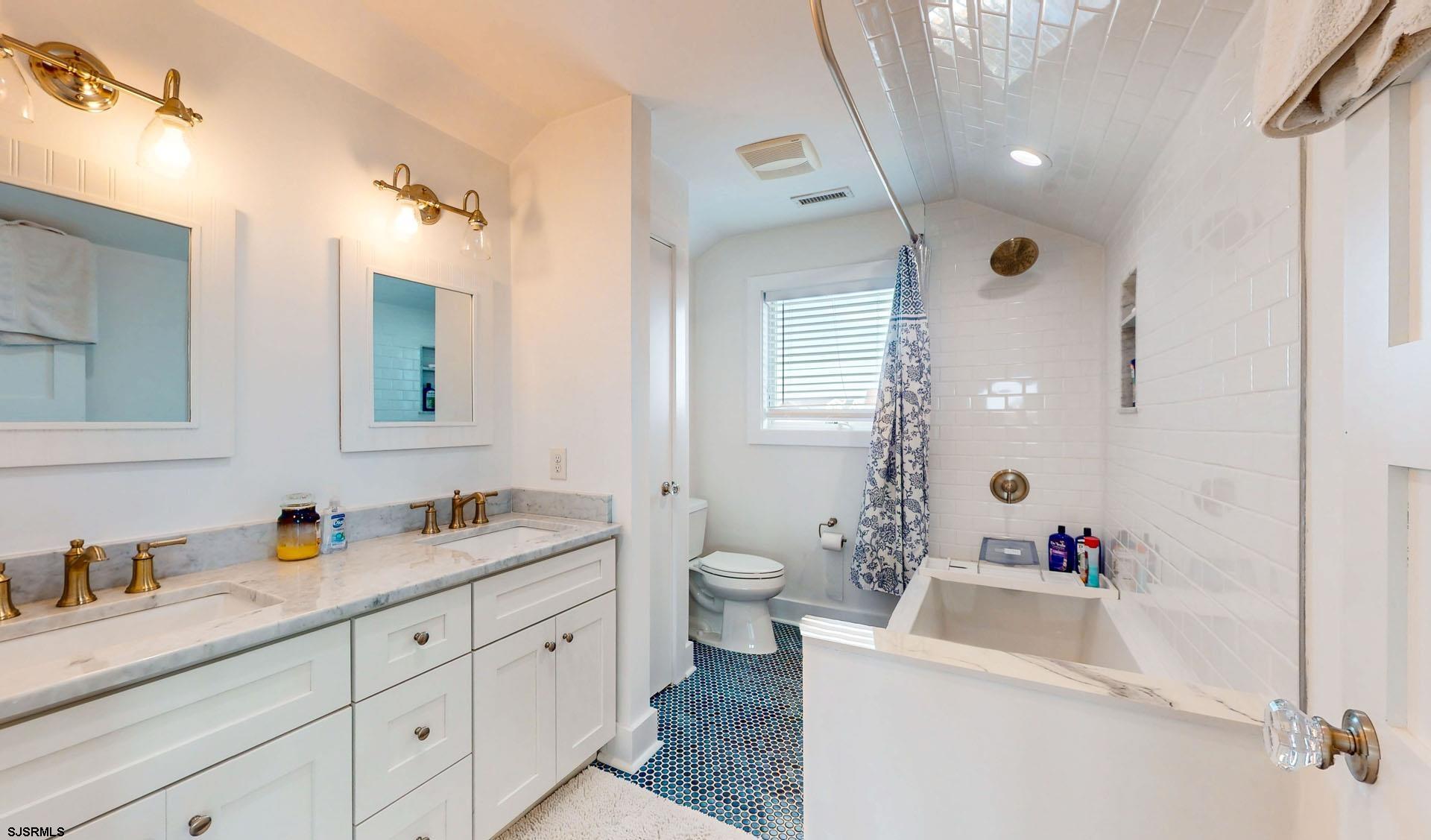 Ocean City, New Jersey 08226, United States, 6 Bedrooms Bedrooms, ,5 BathroomsBathrooms,Residential,Active,239254