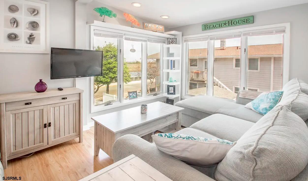 Ventnor, New Jersey 08406, United States, 3 Bedrooms Bedrooms, ,2 BathroomsBathrooms,Residential,Active,32059