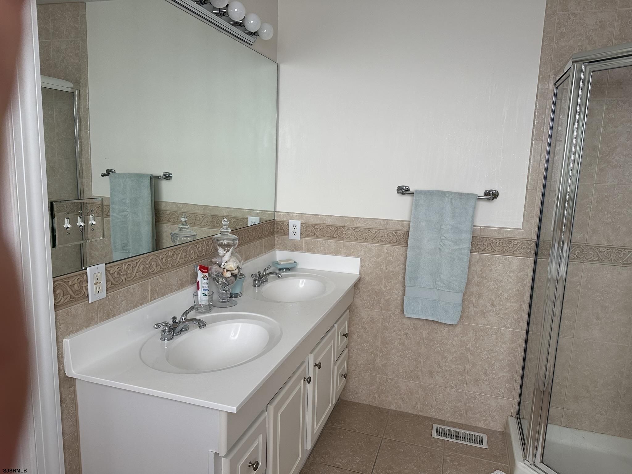 Margate, New Jersey 08402, United States, 4 Bedrooms Bedrooms, ,3 BathroomsBathrooms,Residential,Active,323