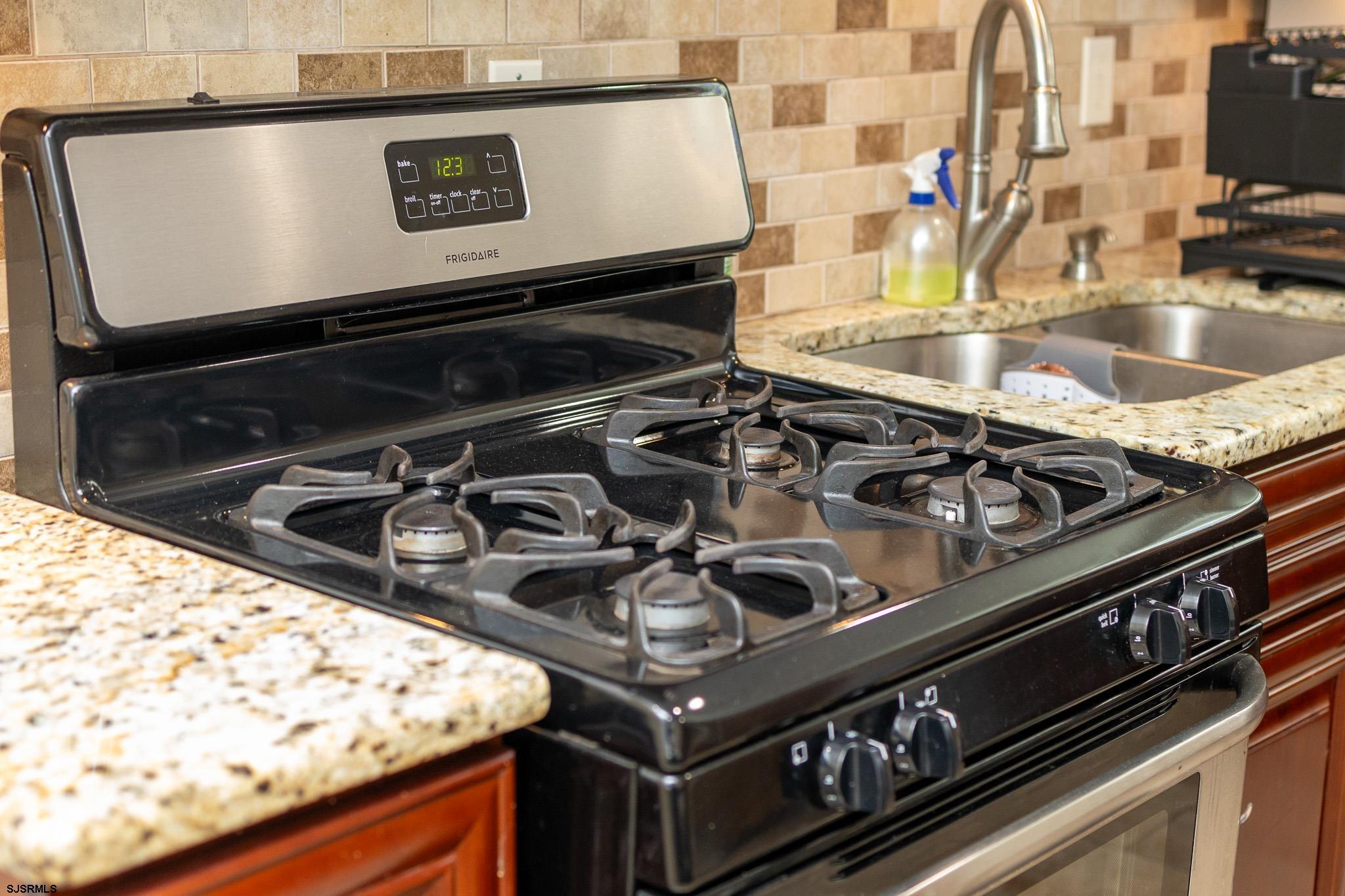 Atlantic City, New Jersey 08401, United States, 3 Bedrooms Bedrooms, ,2 BathroomsBathrooms,Residential,Active,16401