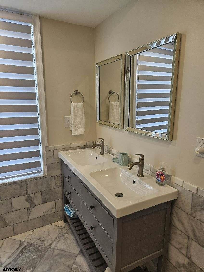 Ventnor, New Jersey 08406, United States, 6 Bedrooms Bedrooms, ,5 BathroomsBathrooms,Residential,Active,248108