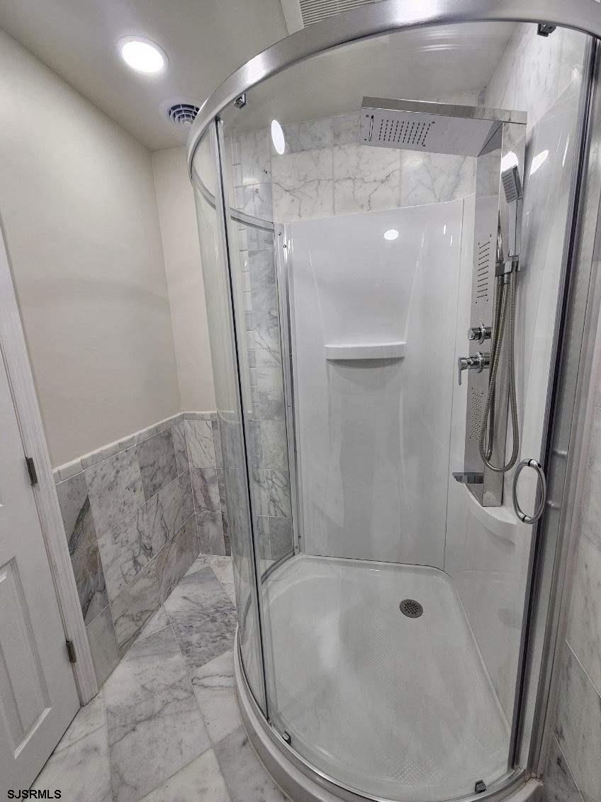 Ventnor, New Jersey 08406, United States, 6 Bedrooms Bedrooms, ,5 BathroomsBathrooms,Residential,Active,248108