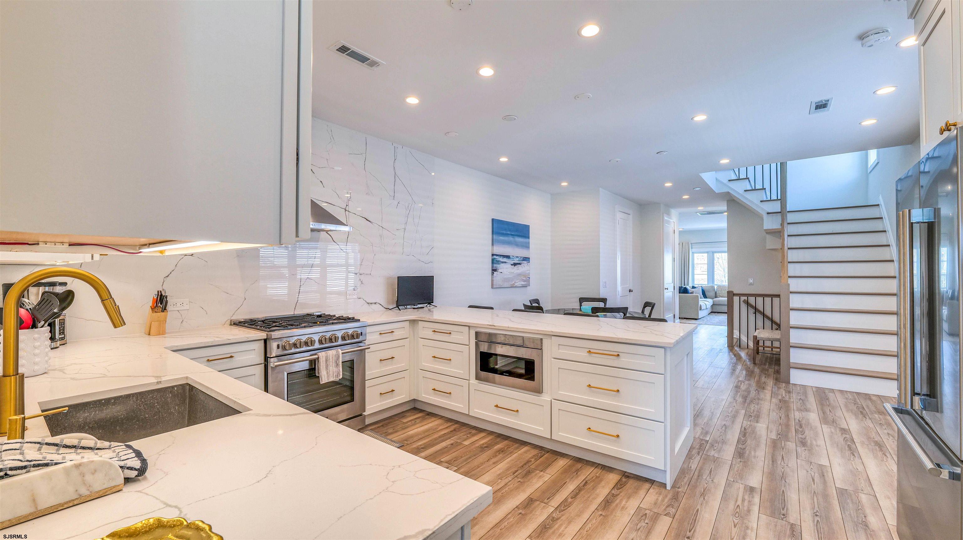 Margate, New Jersey 08402, United States, 4 Bedrooms Bedrooms, ,4 BathroomsBathrooms,Residential,Active,121632