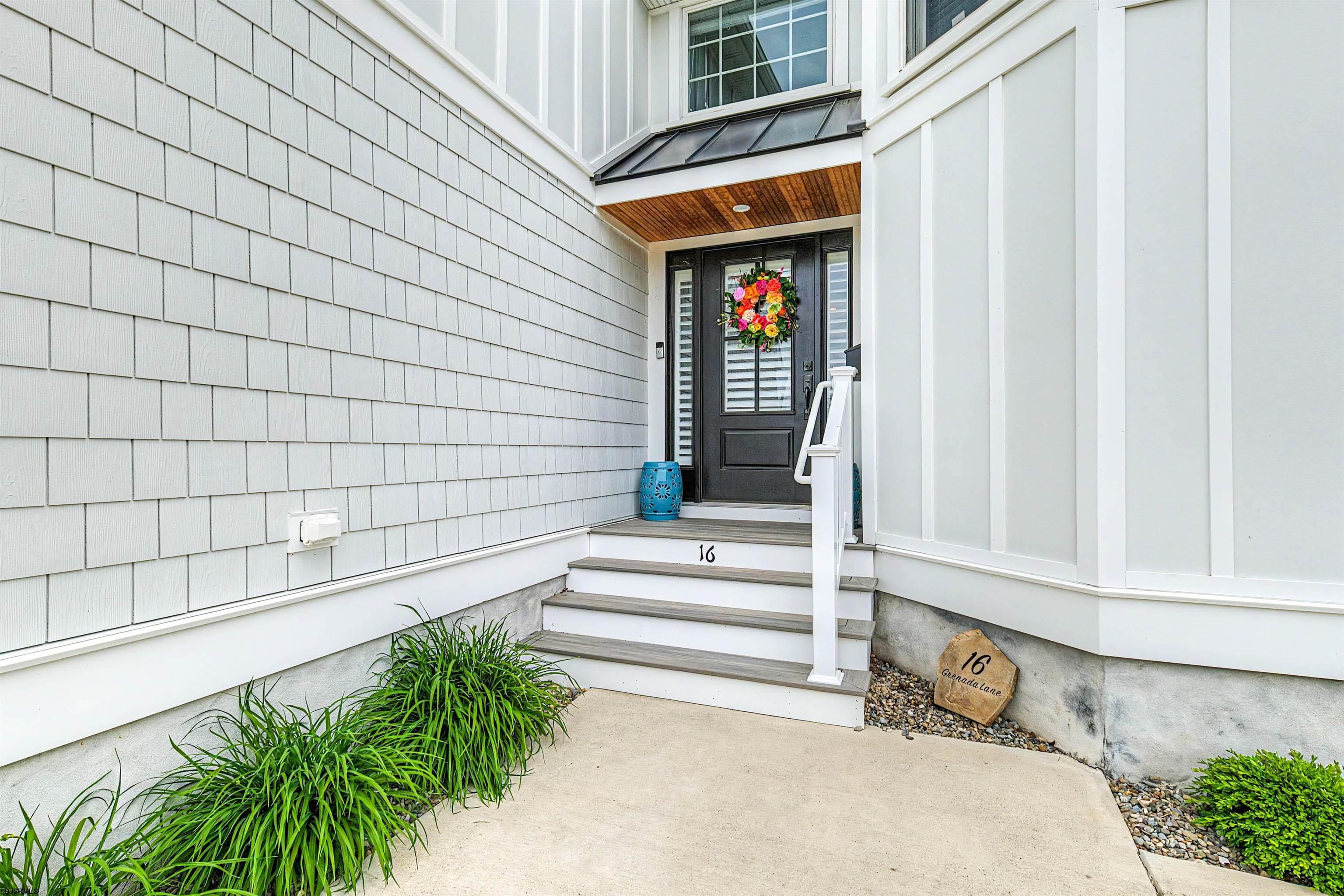 16 Grenada Ln