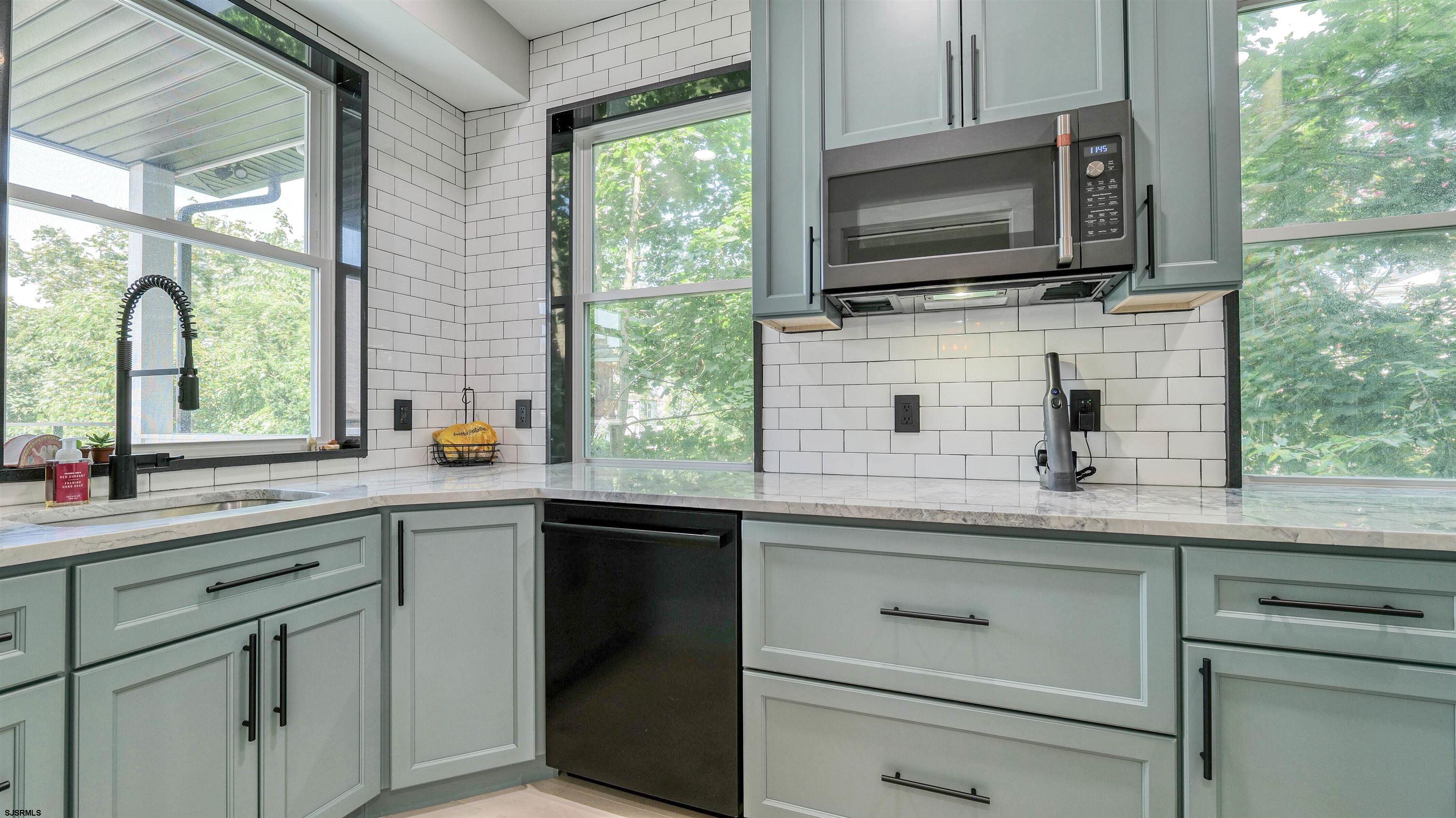 Ventnor, New Jersey 08406, United States, 6 Bedrooms Bedrooms, ,5 BathroomsBathrooms,Residential,Active,194641