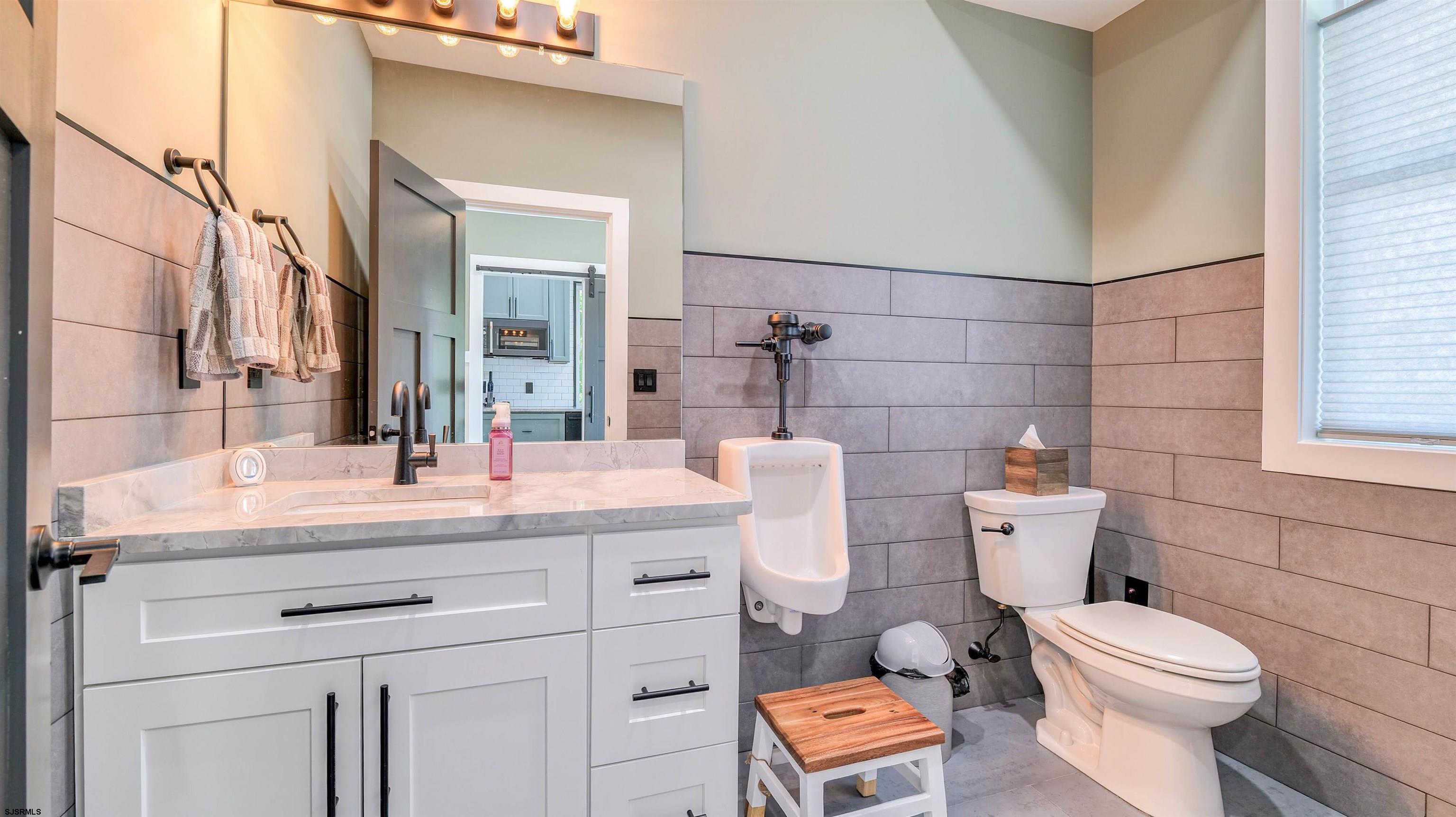 Ventnor, New Jersey 08406, United States, 6 Bedrooms Bedrooms, ,5 BathroomsBathrooms,Residential,Active,194641