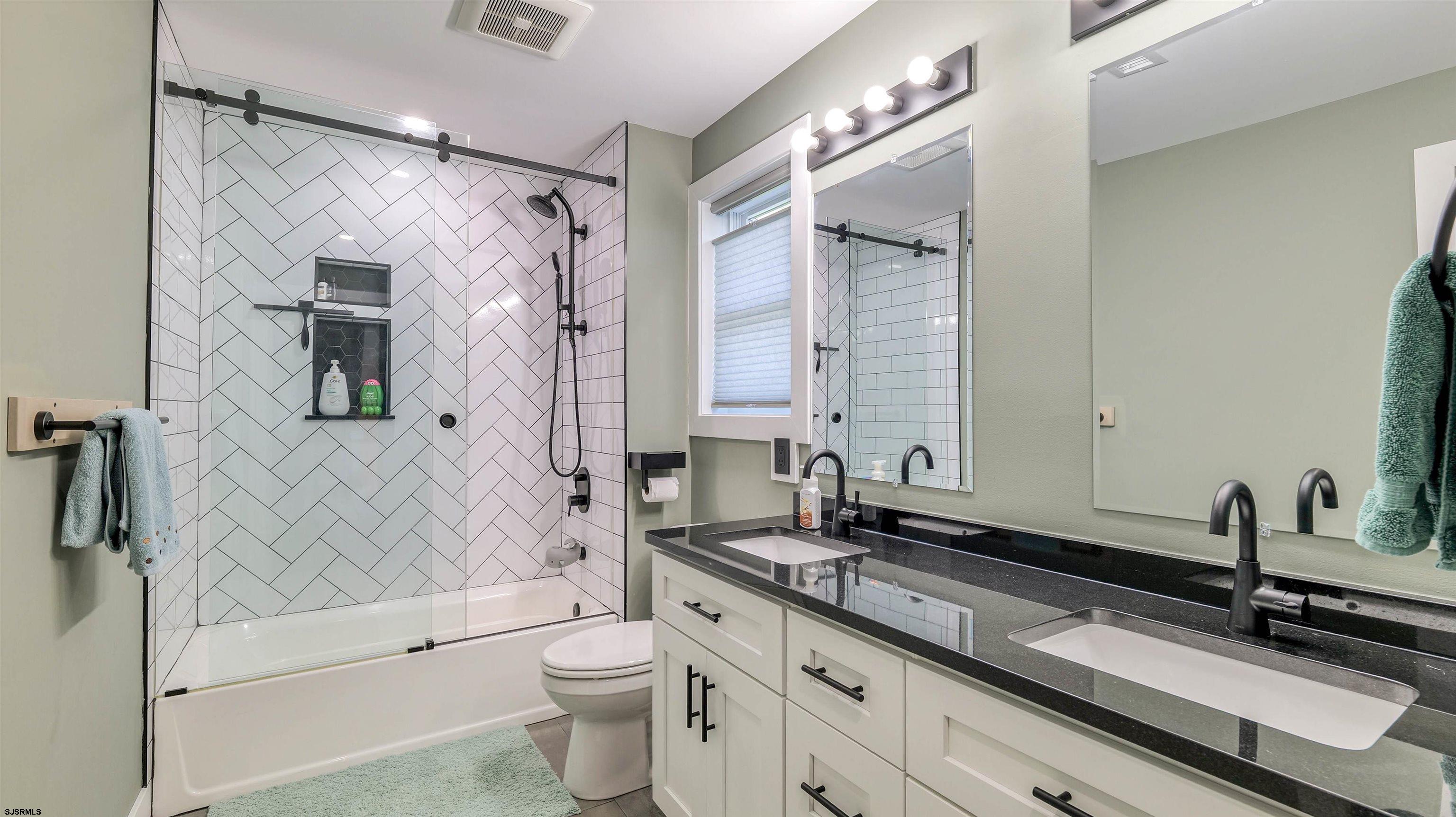 Ventnor, New Jersey 08406, United States, 6 Bedrooms Bedrooms, ,5 BathroomsBathrooms,Residential,Active,194641