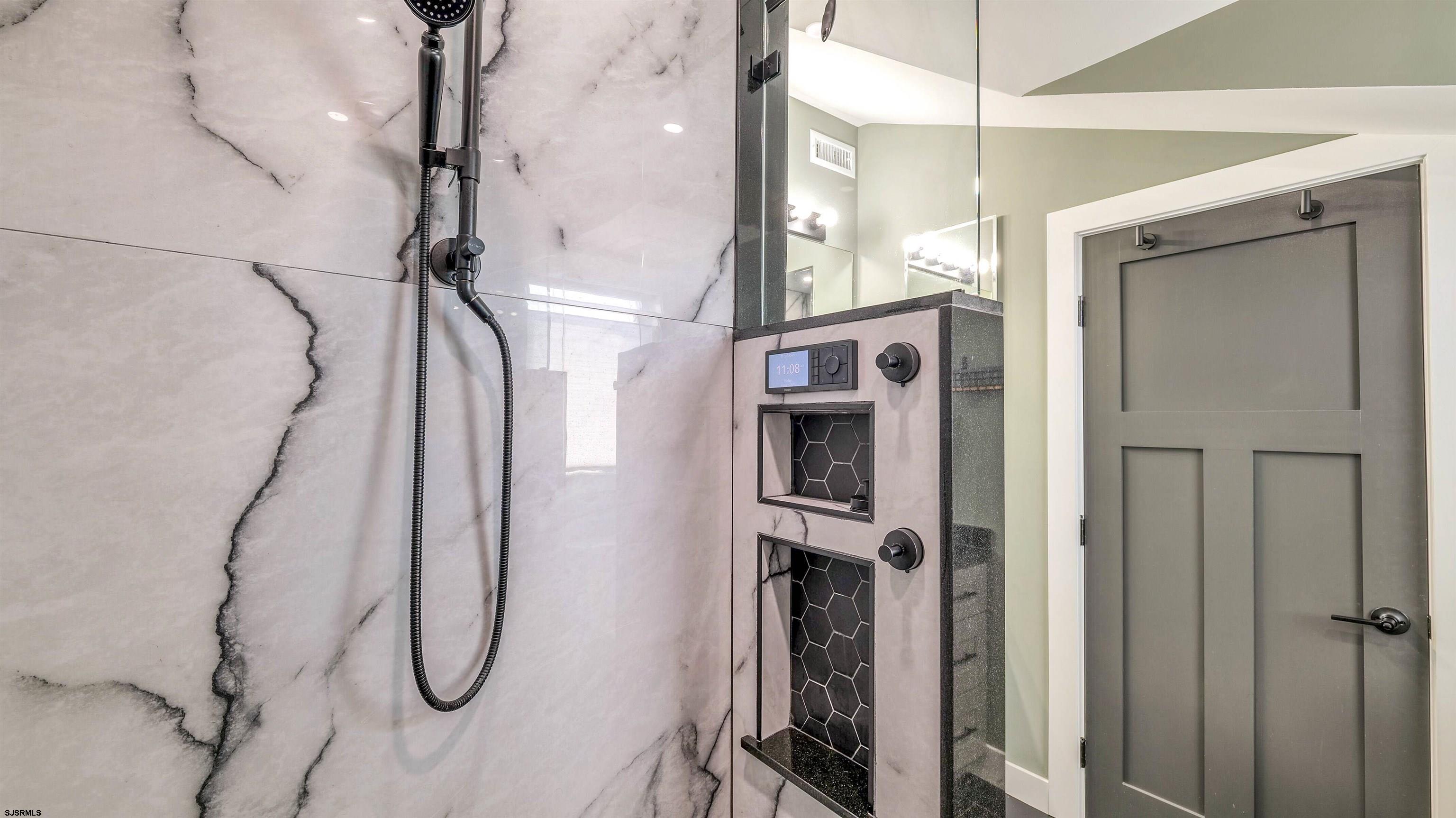 Ventnor, New Jersey 08406, United States, 6 Bedrooms Bedrooms, ,5 BathroomsBathrooms,Residential,Active,194641