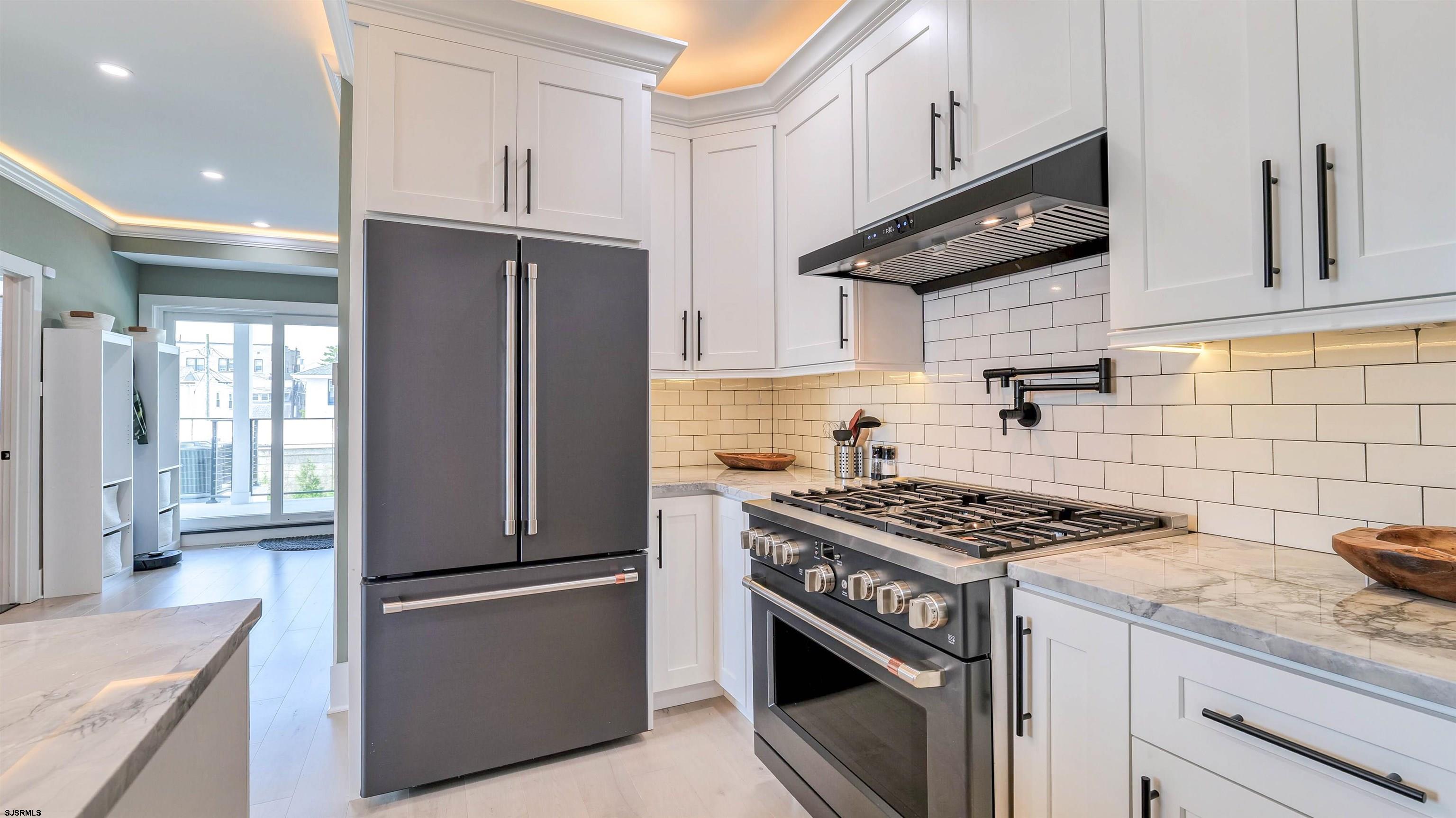 Ventnor, New Jersey 08406, United States, 6 Bedrooms Bedrooms, ,5 BathroomsBathrooms,Residential,Active,194641