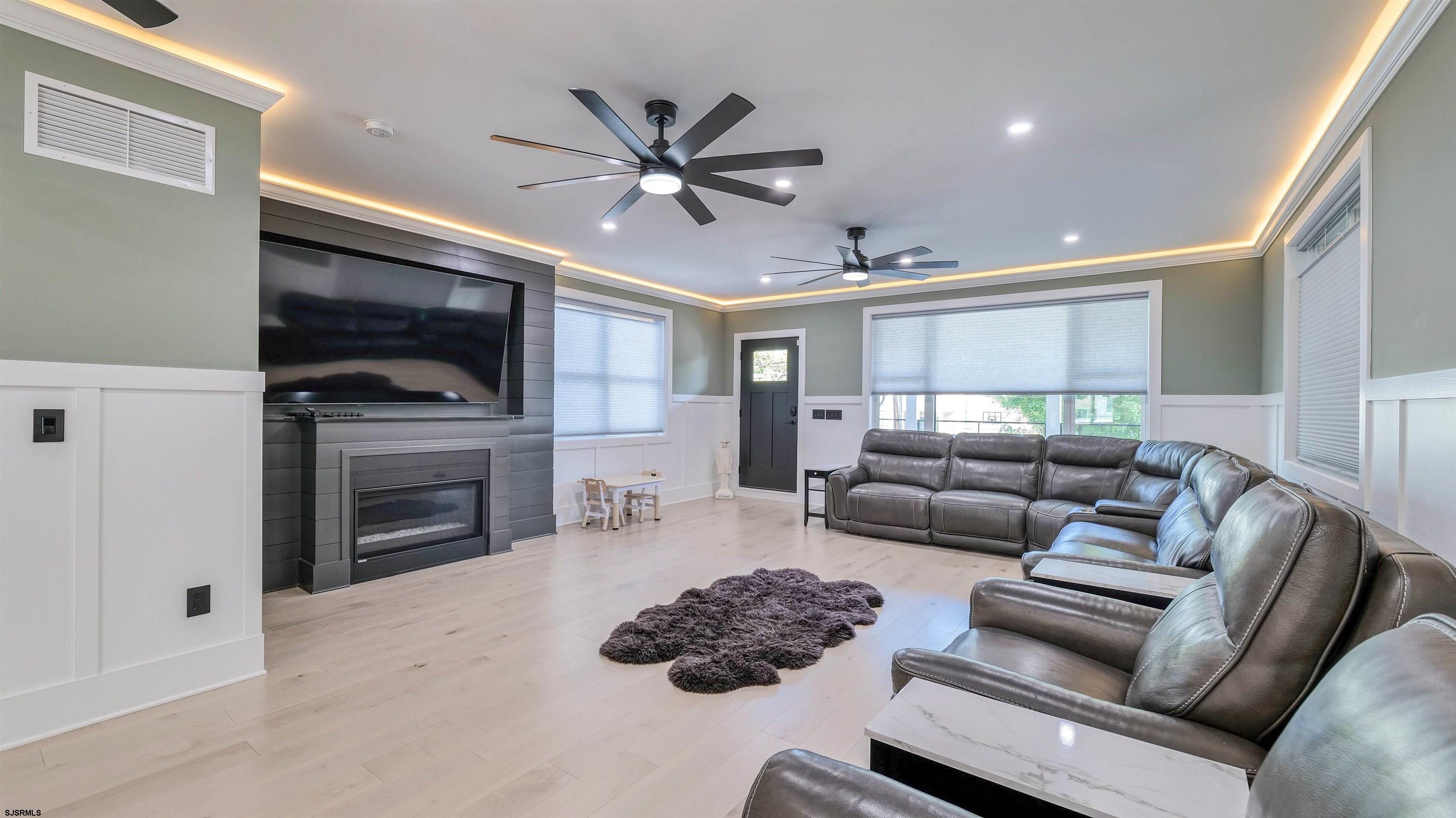 Ventnor, New Jersey 08406, United States, 6 Bedrooms Bedrooms, ,5 BathroomsBathrooms,Residential,Active,194641