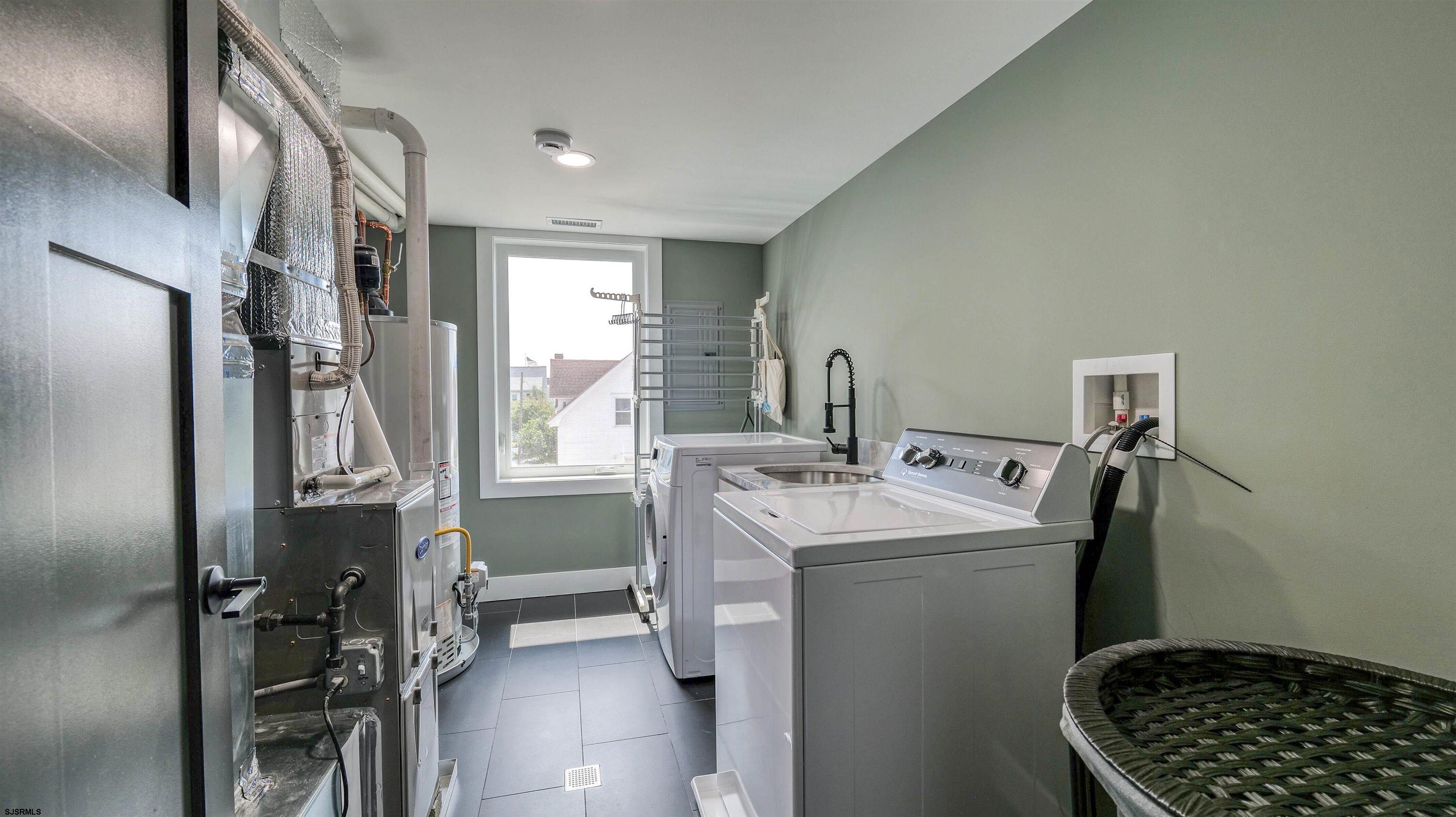 Ventnor, New Jersey 08406, United States, 6 Bedrooms Bedrooms, ,5 BathroomsBathrooms,Residential,Active,194641