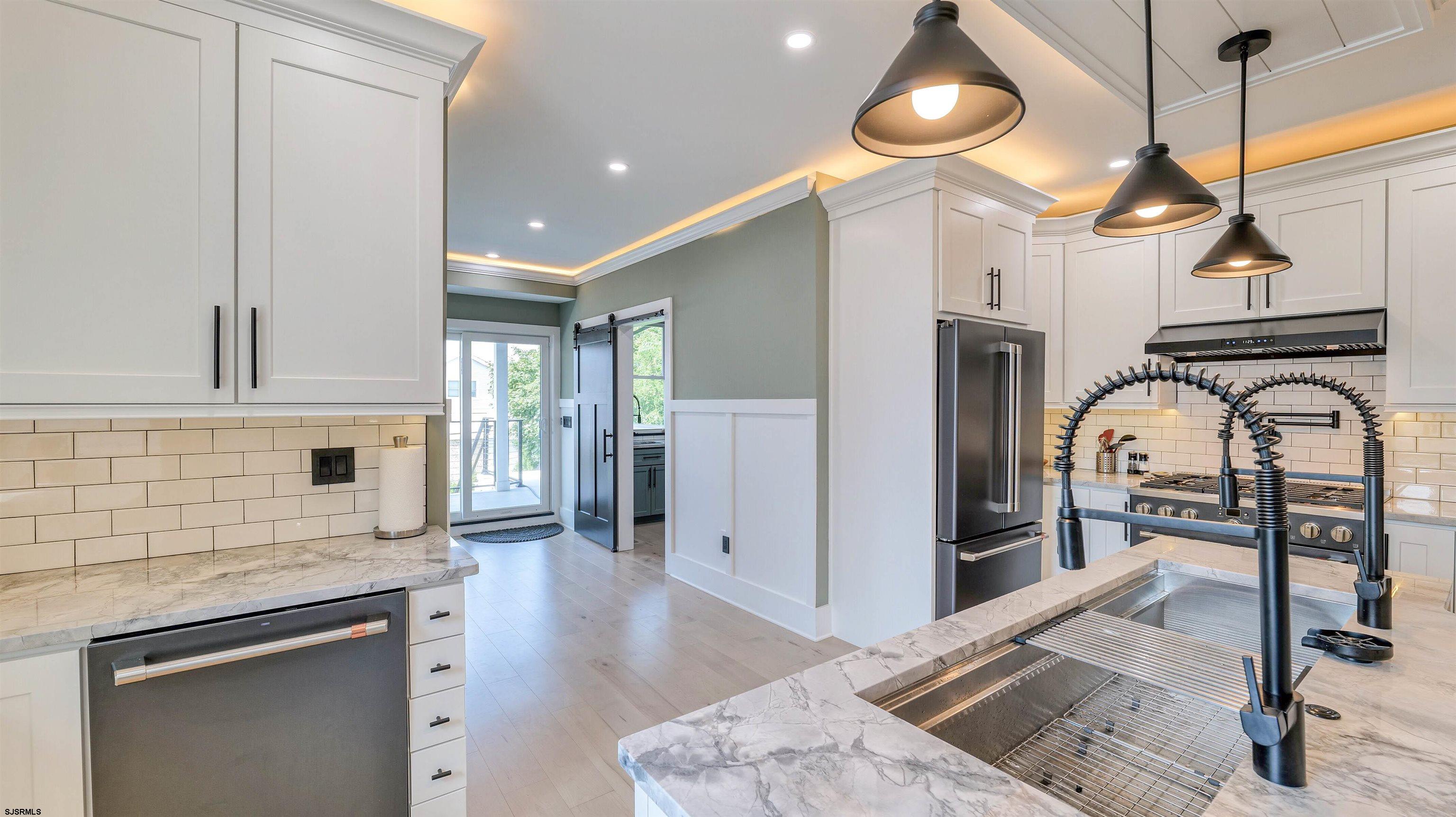 Ventnor, New Jersey 08406, United States, 6 Bedrooms Bedrooms, ,5 BathroomsBathrooms,Residential,Active,194641