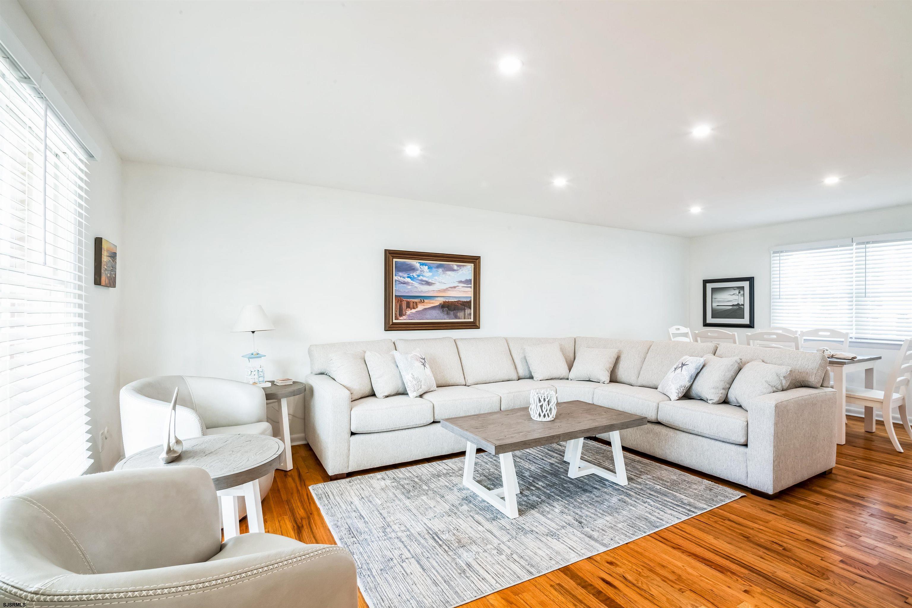 3304 Monmouth