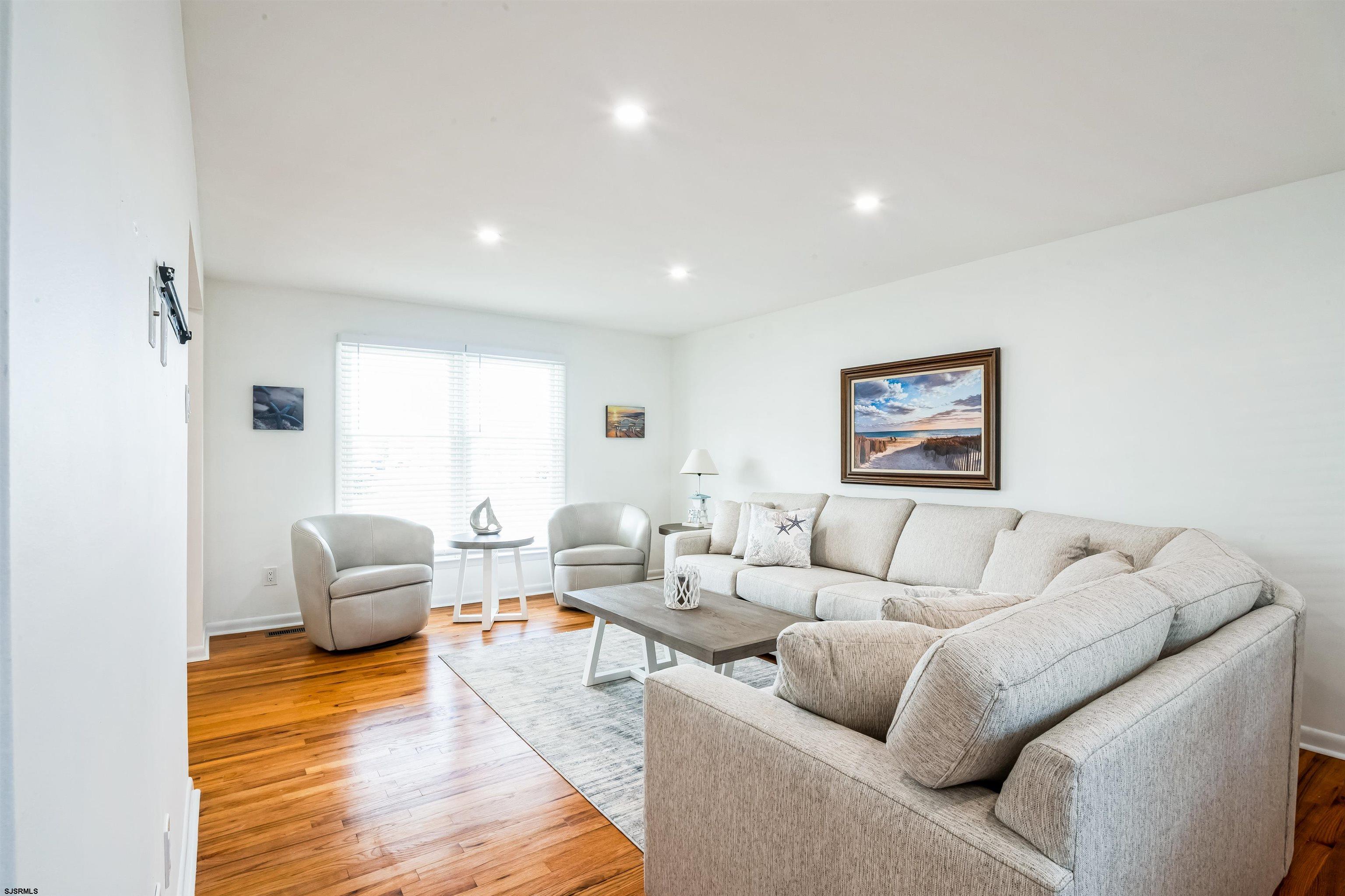 3304 Monmouth