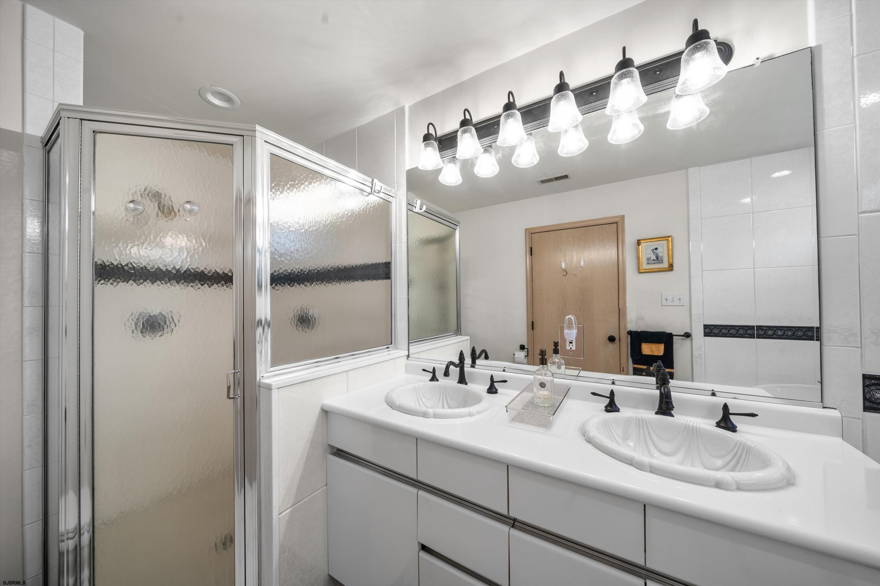 Ocean City, New Jersey 08226, United States, 4 Bedrooms Bedrooms, ,5 BathroomsBathrooms,Residential,Active,210325