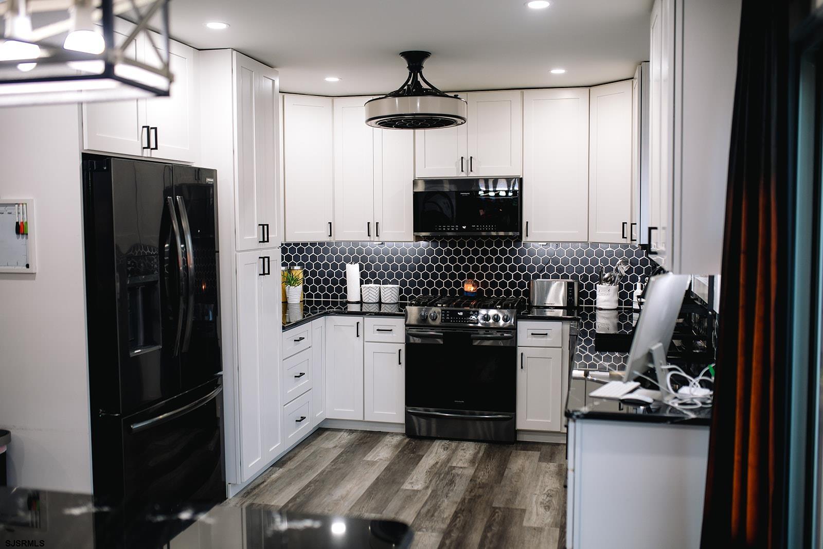 Ventnor, New Jersey 08406, United States, 3 Bedrooms Bedrooms, ,3 BathroomsBathrooms,Residential,Active,201967