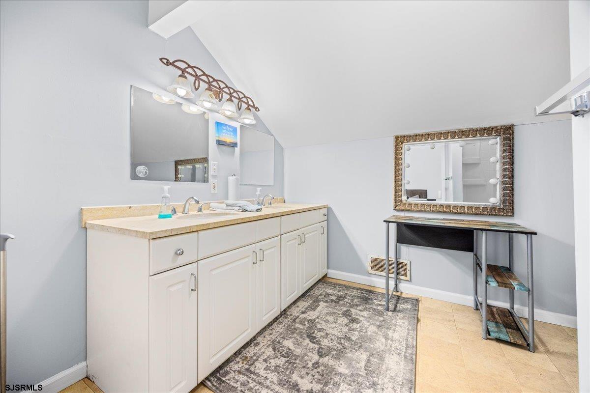 Absecon, New Jersey 08201, United States, 5 Bedrooms Bedrooms, ,3 BathroomsBathrooms,Residential,Active,210463