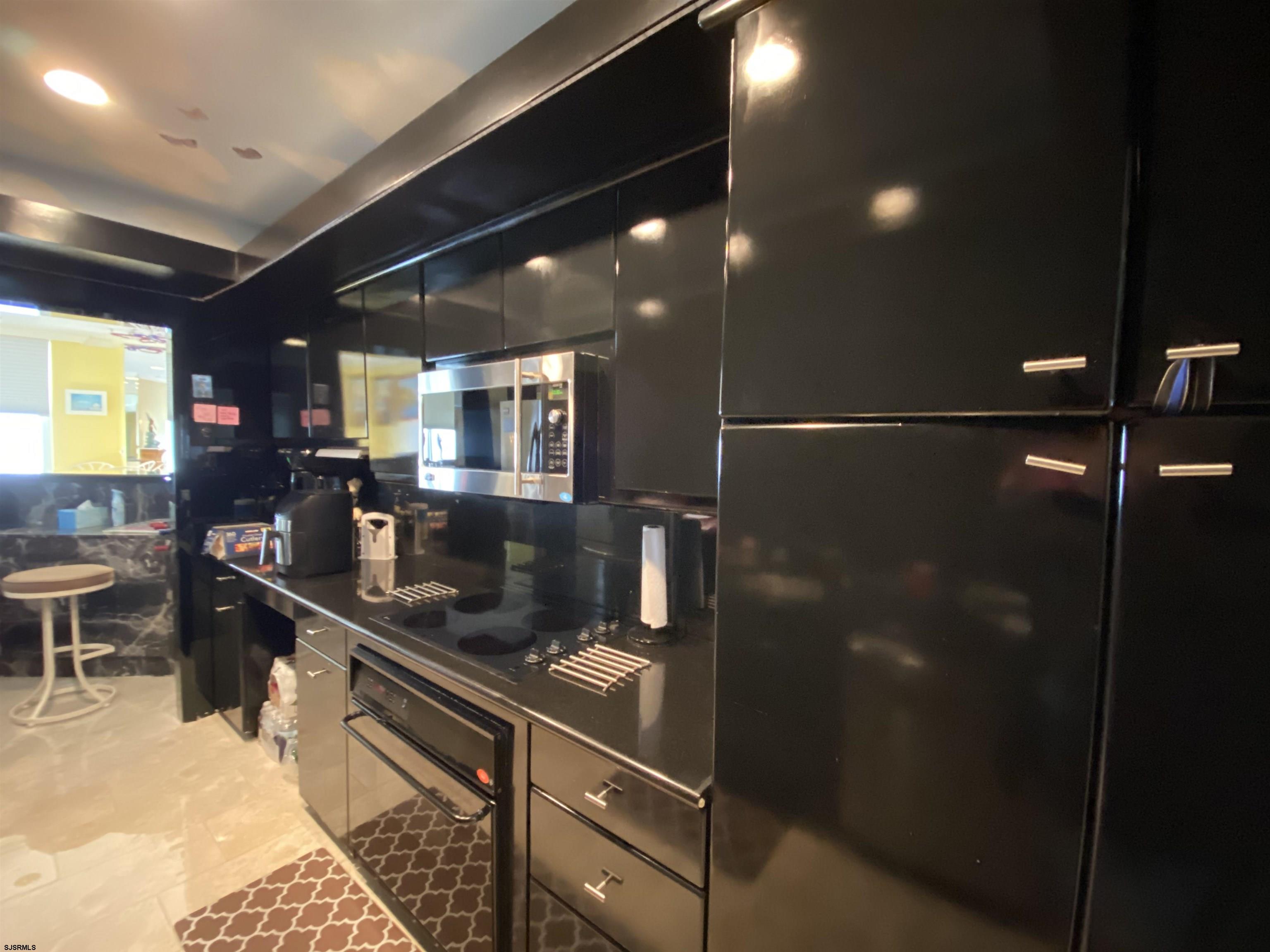 Ventnor, New Jersey 08406, United States, 2 Bedrooms Bedrooms, ,3 BathroomsBathrooms,Residential,Active,79483