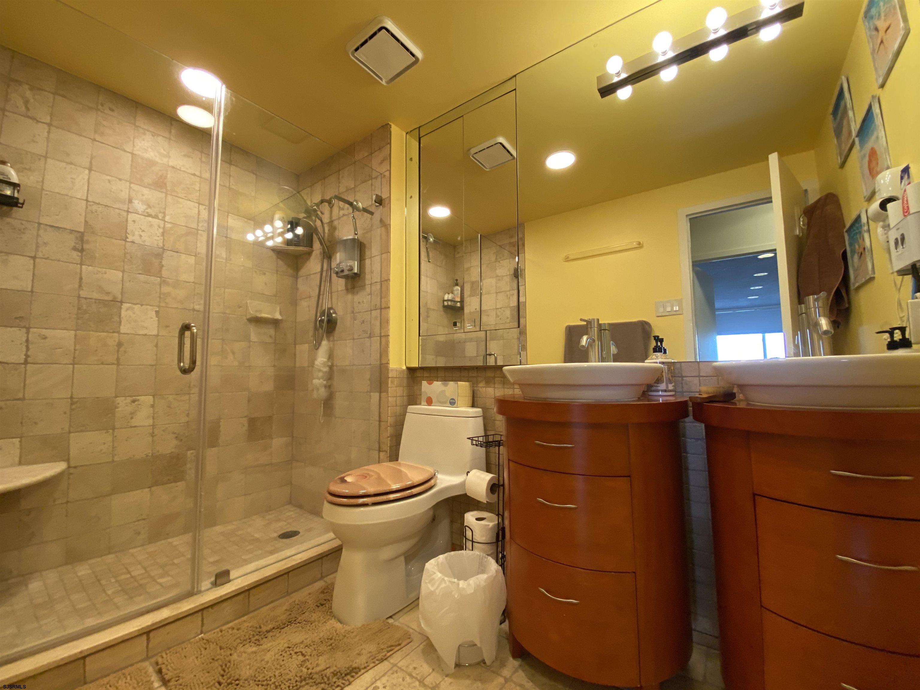 Ventnor, New Jersey 08406, United States, 2 Bedrooms Bedrooms, ,3 BathroomsBathrooms,Residential,Active,79483