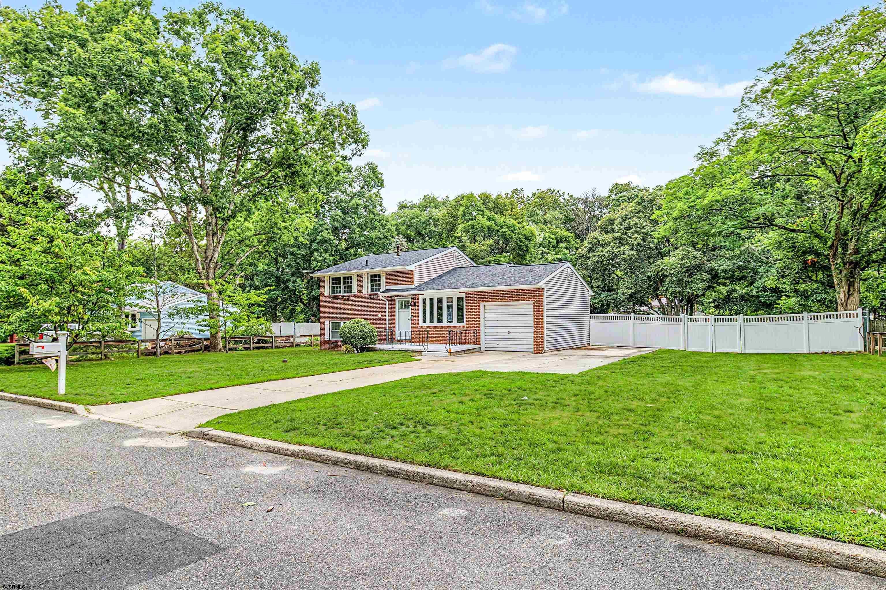 307 Sandy Ln