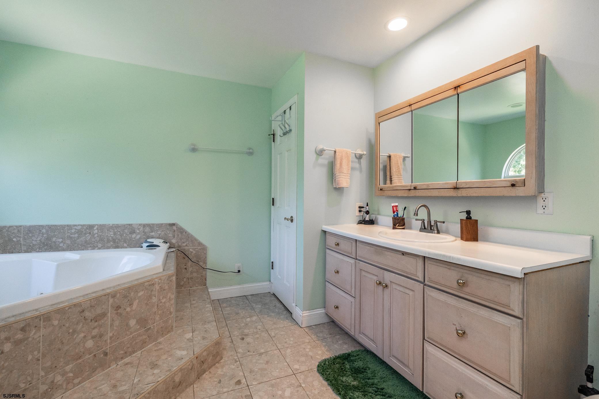 Egg Harbor Township, New Jersey 08234, United States, 5 Bedrooms Bedrooms, ,4 BathroomsBathrooms,Residential,Active,198274