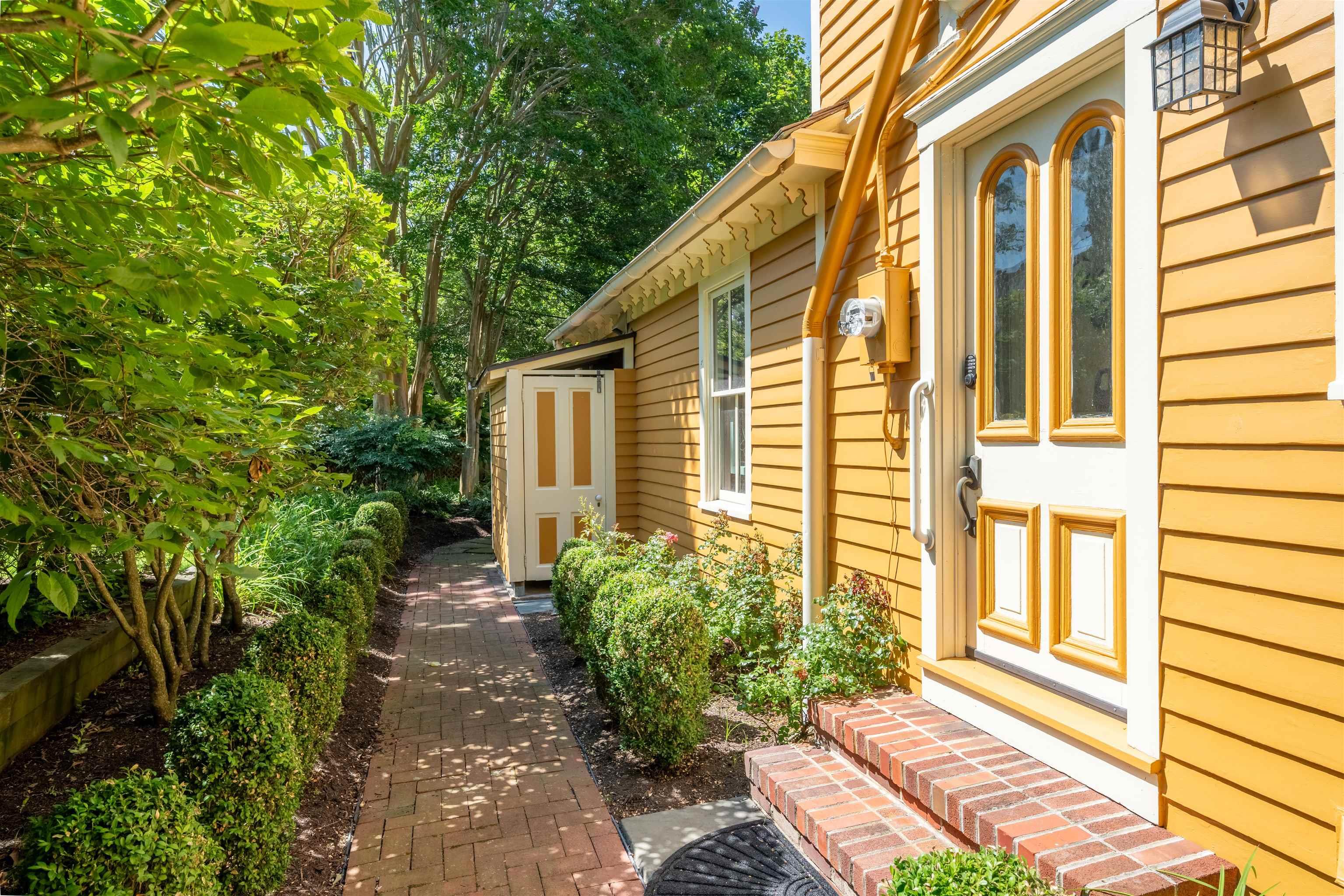 645 Hughes St Street