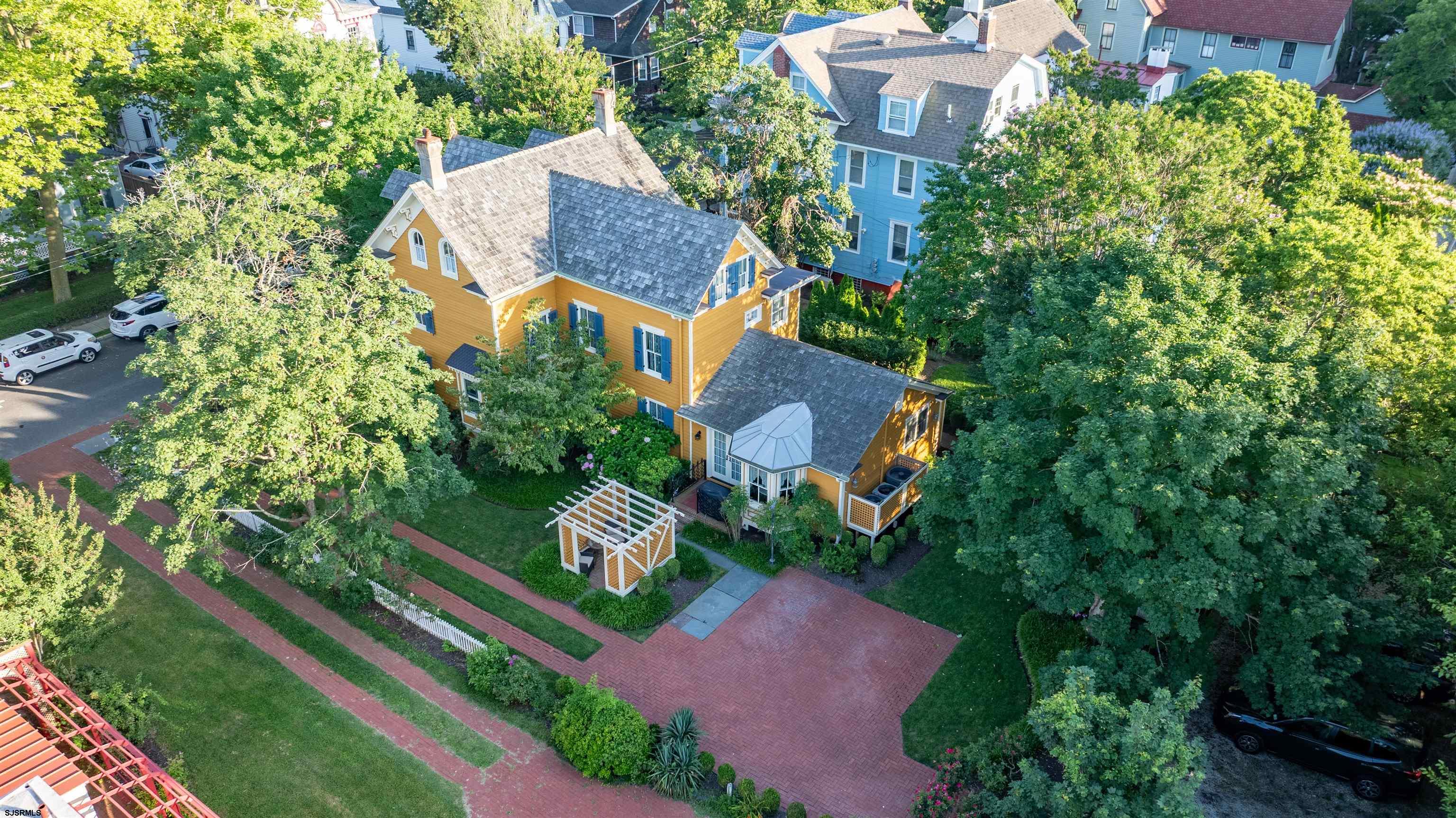 645 Hughes St Street