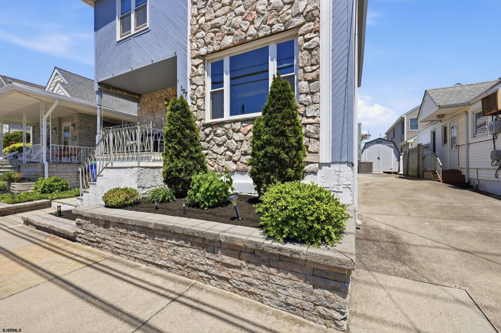107 N Clarendon Ave