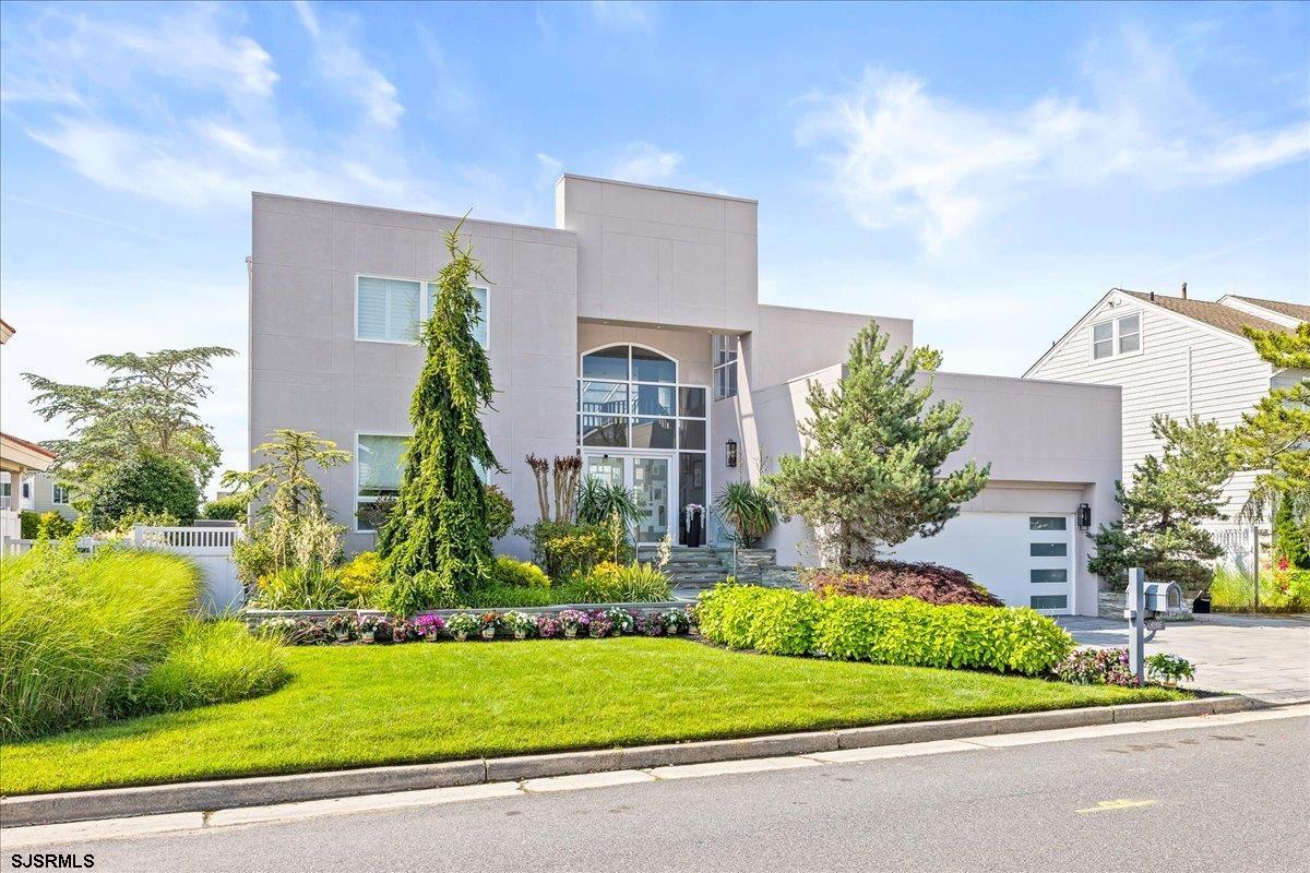 8205 Lagoon Dr
