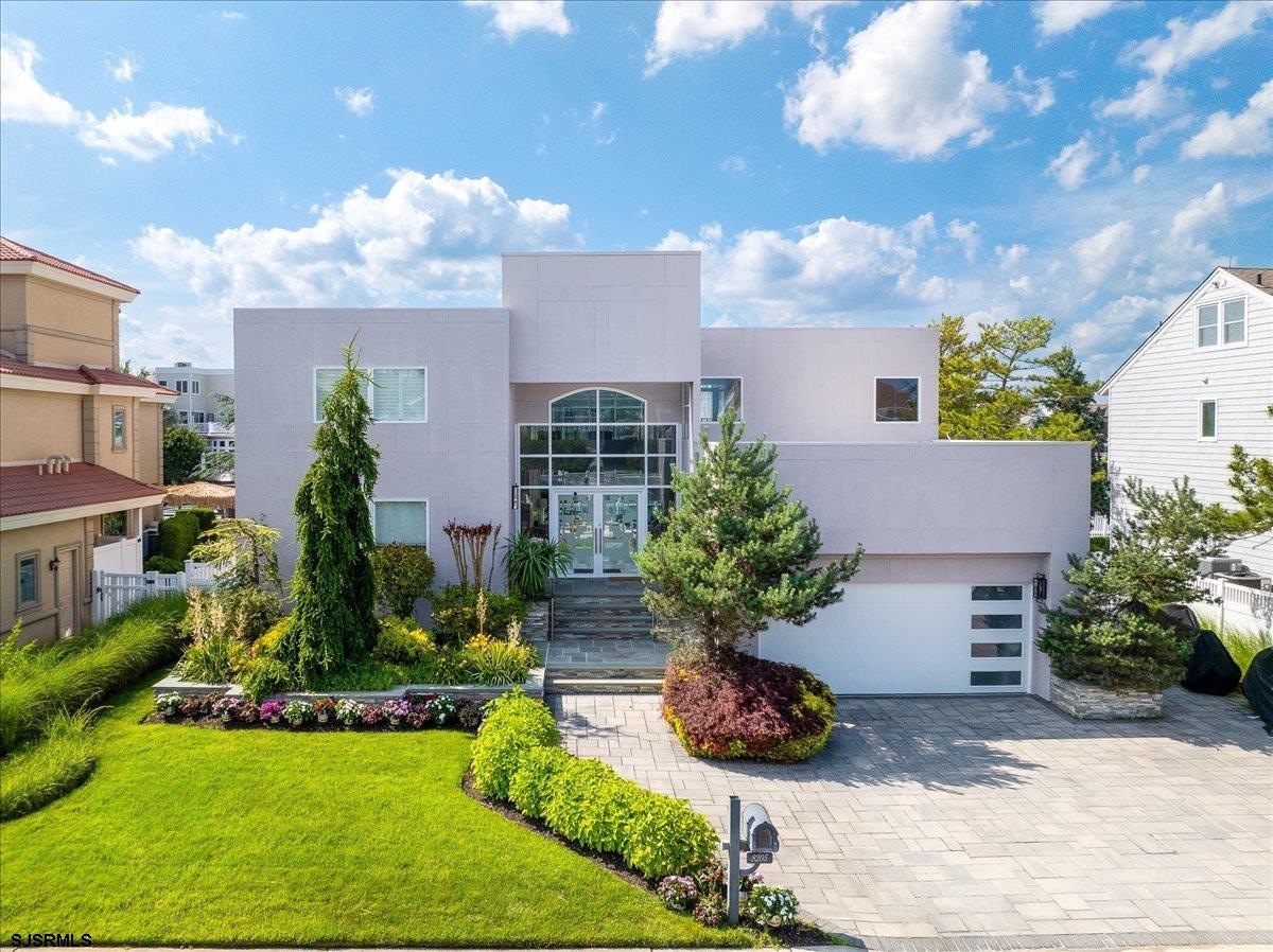8205 Lagoon Dr