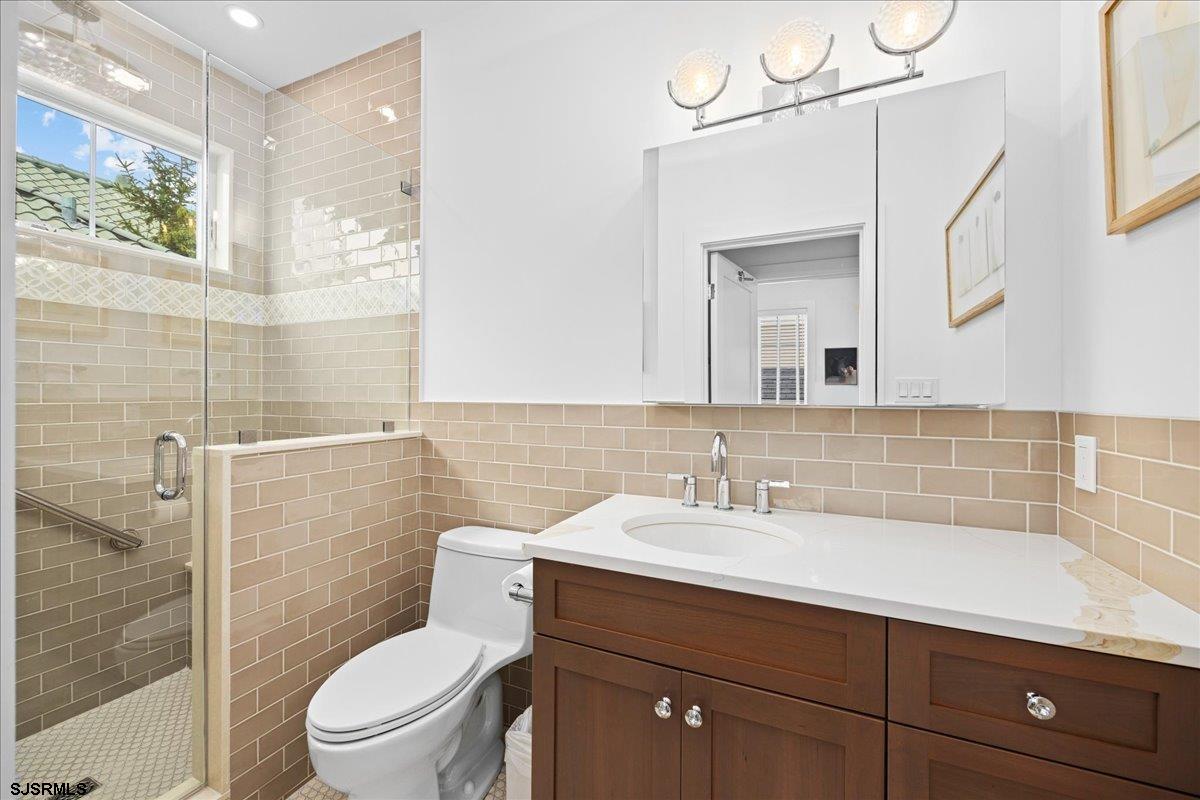 Margate, New Jersey 08402, United States, 6 Bedrooms Bedrooms, ,4 BathroomsBathrooms,Residential,Active,184083