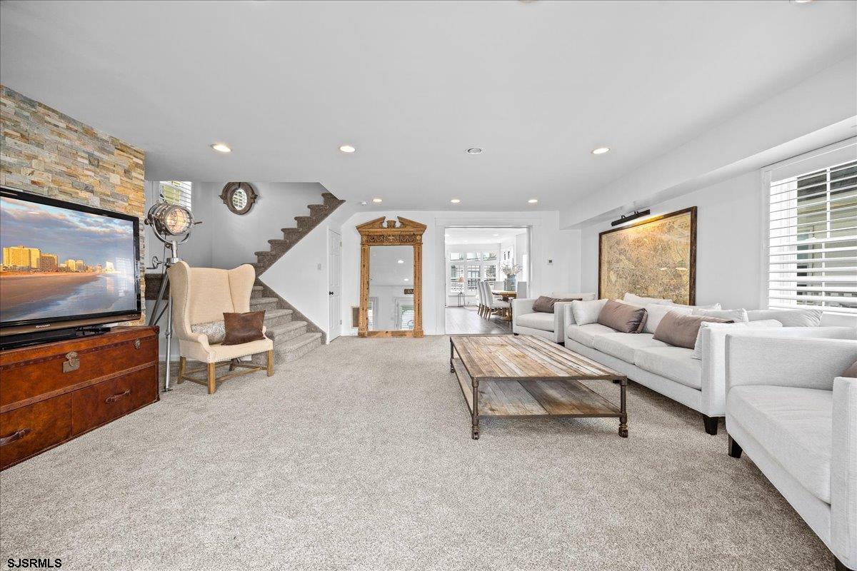 Ventnor, New Jersey 08406, United States, 9 Bedrooms Bedrooms, ,4 BathroomsBathrooms,Residential,Active,254486