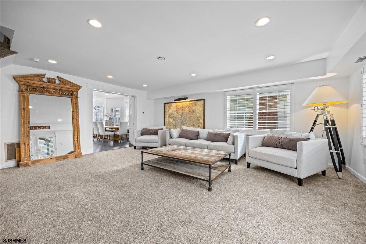 Ventnor, New Jersey 08406, United States, 9 Bedrooms Bedrooms, ,4 BathroomsBathrooms,Residential,Active,254486