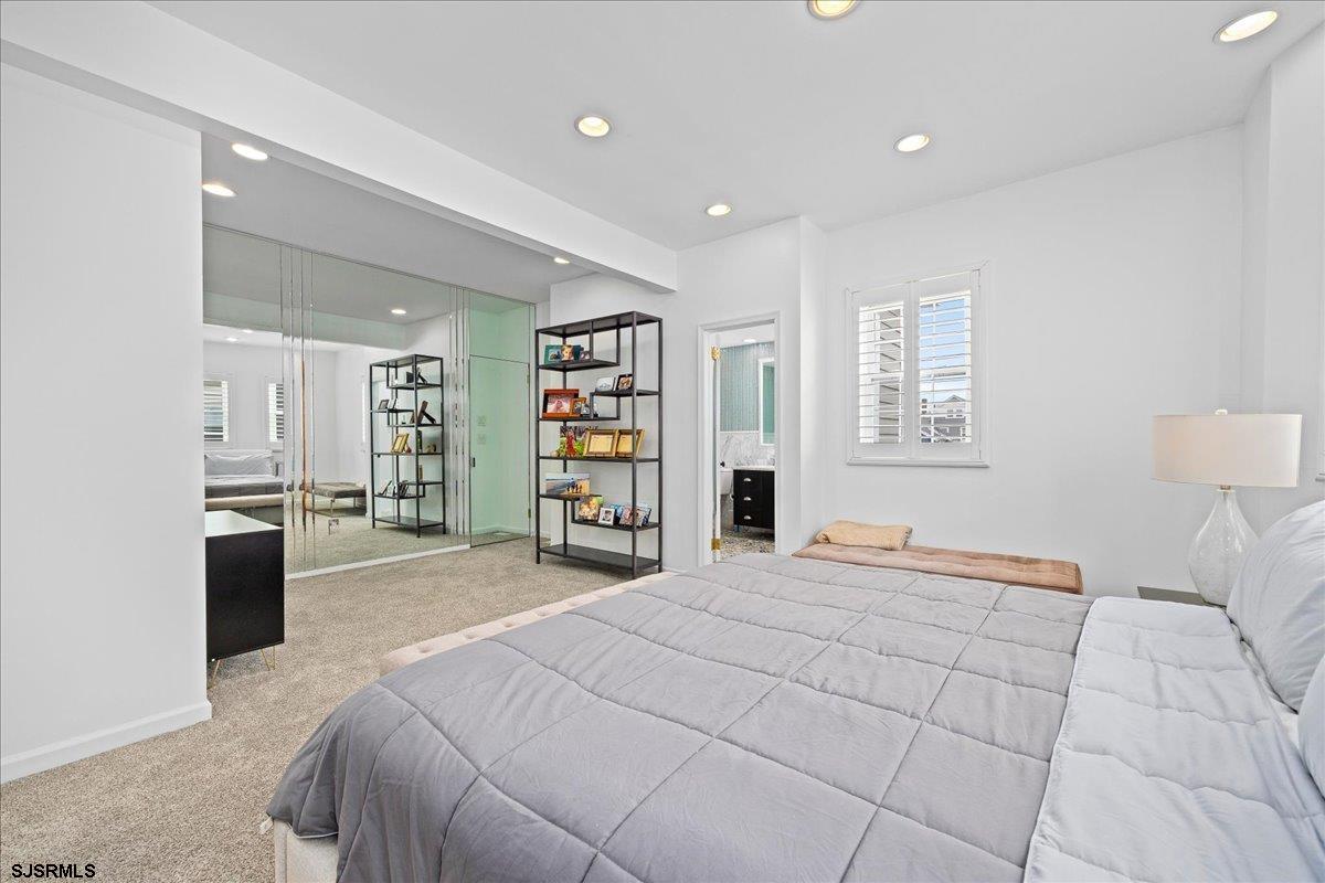 Ventnor, New Jersey 08406, United States, 9 Bedrooms Bedrooms, ,4 BathroomsBathrooms,Residential,Active,254486