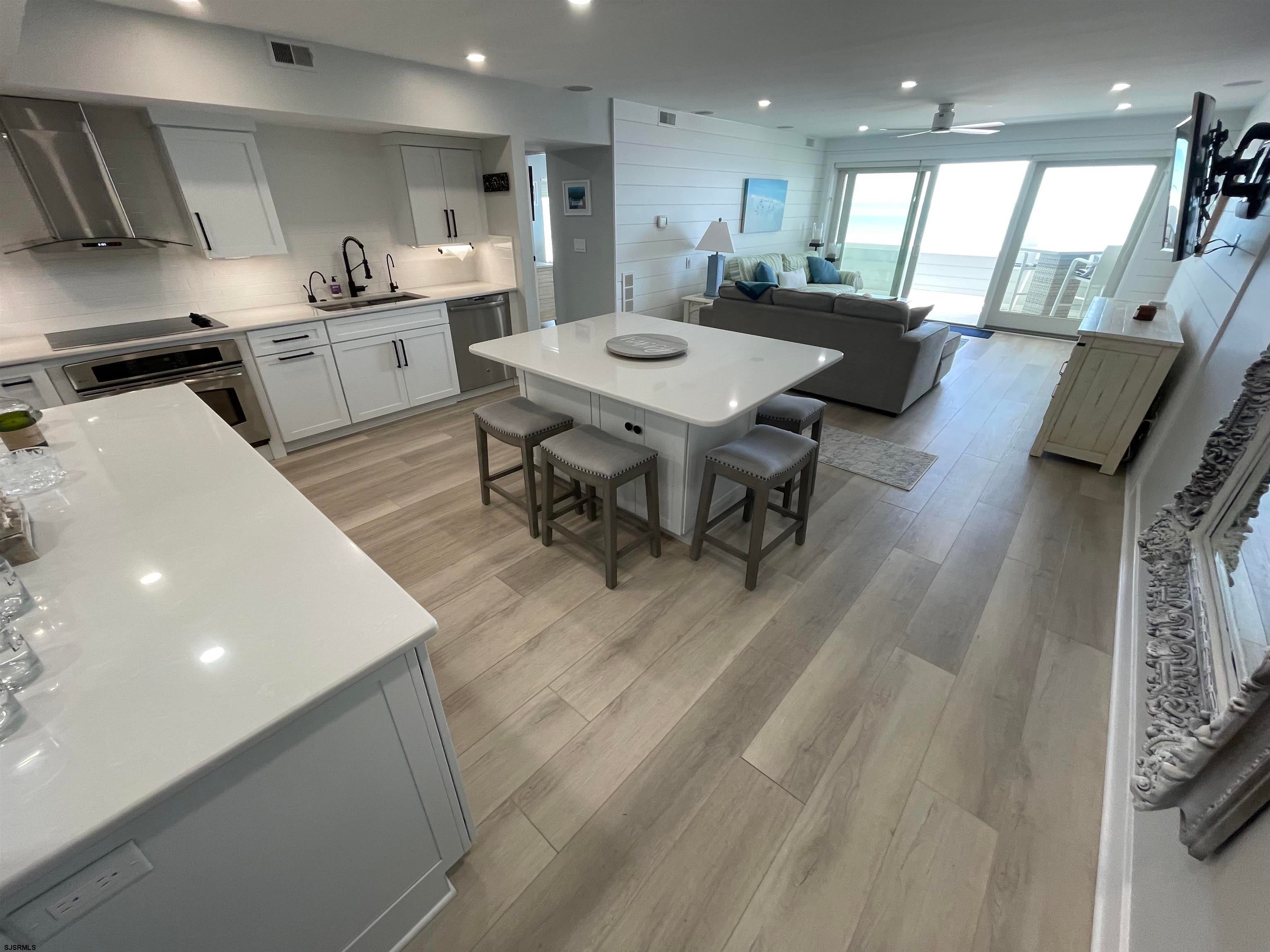 1703 Beach