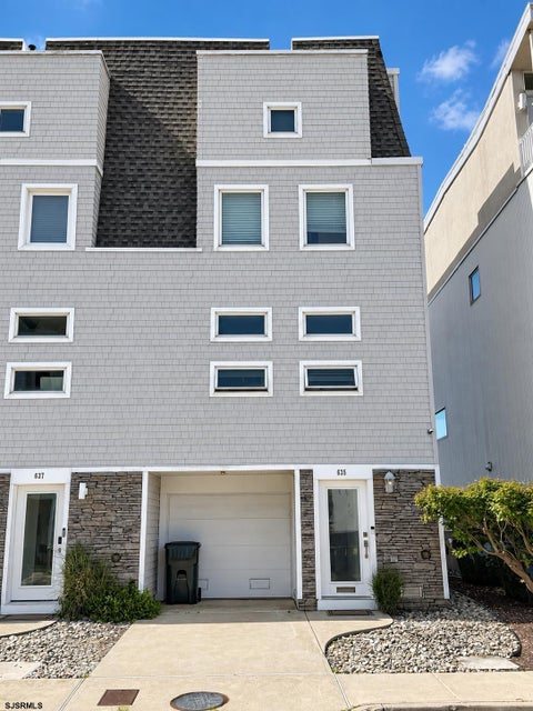 Homes For Rent - 635 Carson Ave<br/> Atlantic City, NJ 08401
