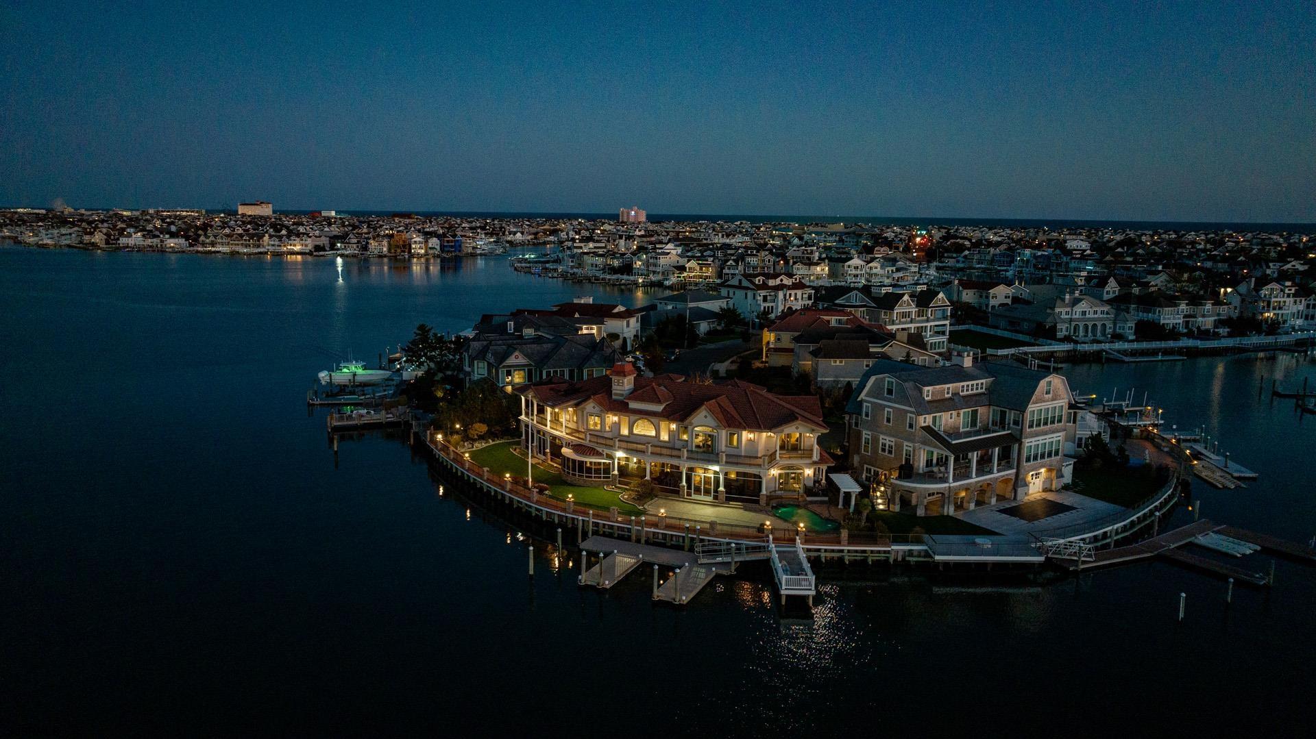 Ocean City, New Jersey 08226, United States, 6 Bedrooms Bedrooms, ,6 BathroomsBathrooms,Residential,Active,8976