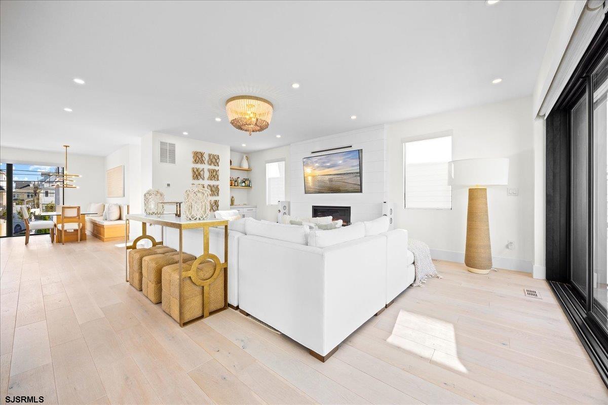 Margate, New Jersey 08402, United States, 6 Bedrooms Bedrooms, ,6 BathroomsBathrooms,Residential,Active,245677