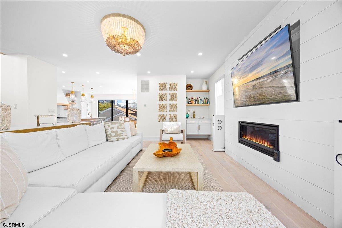 Margate, New Jersey 08402, United States, 6 Bedrooms Bedrooms, ,6 BathroomsBathrooms,Residential,Active,245677