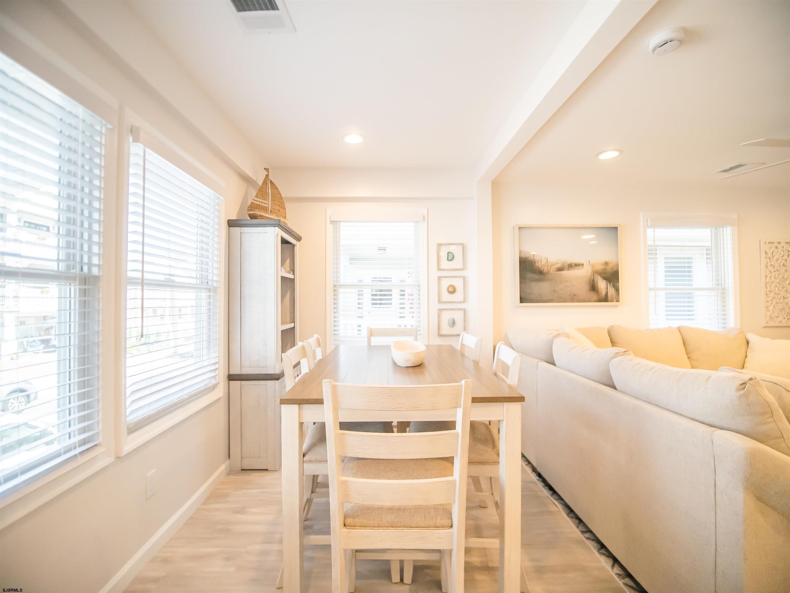 Ventnor, New Jersey 08406, United States, 3 Bedrooms Bedrooms, ,2 BathroomsBathrooms,Residential,Active,90333