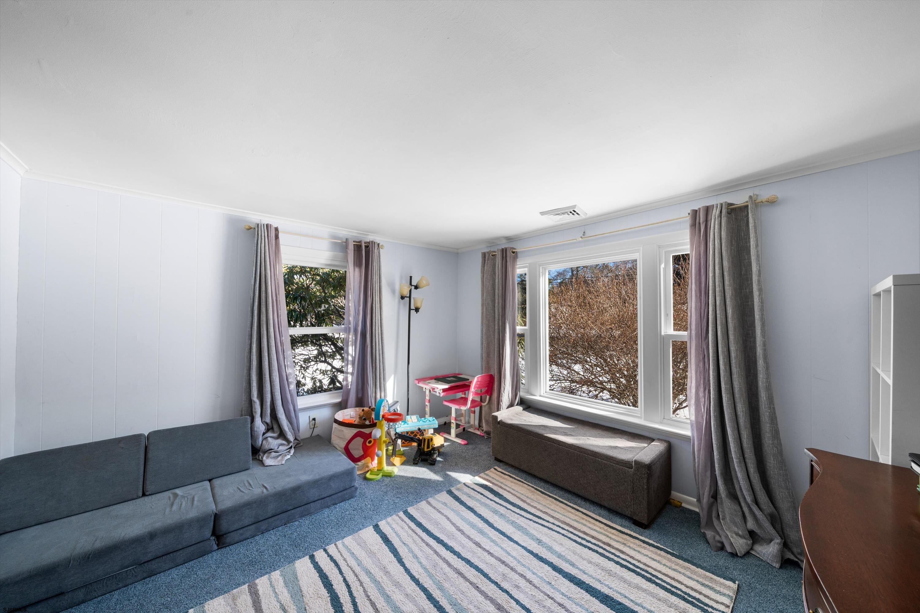 2 W Katherine Ave