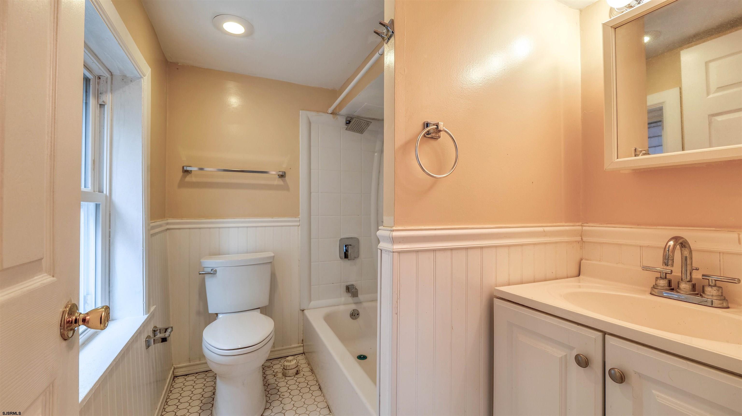 Atlantic City, New Jersey 08401, United States, 6 Bedrooms Bedrooms, ,4 BathroomsBathrooms,Residential,Active,133475