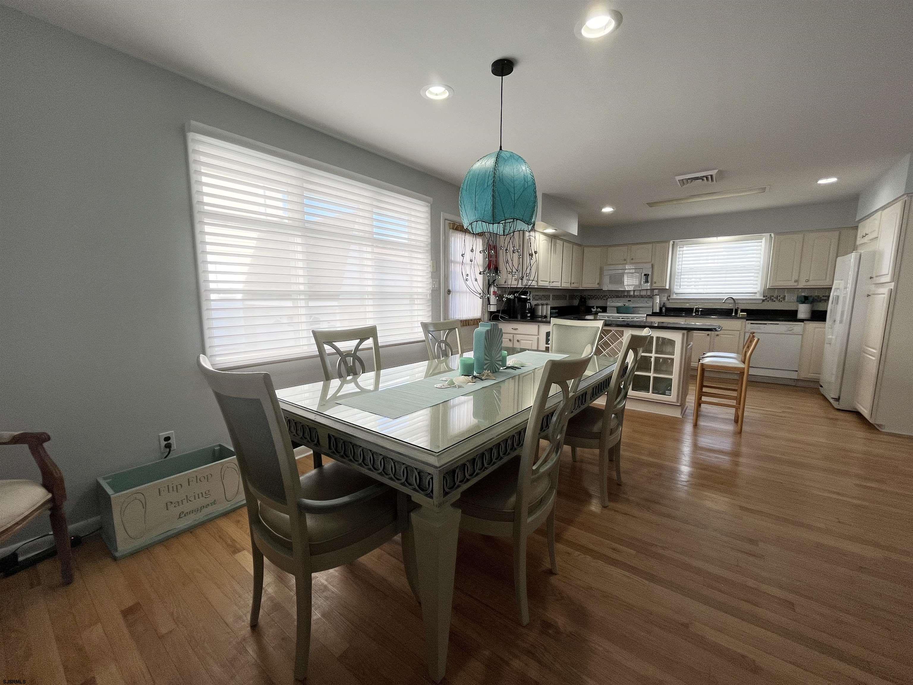Longport, New Jersey 08403, United States, 3 Bedrooms Bedrooms, ,2 BathroomsBathrooms,Residential,Active,78930