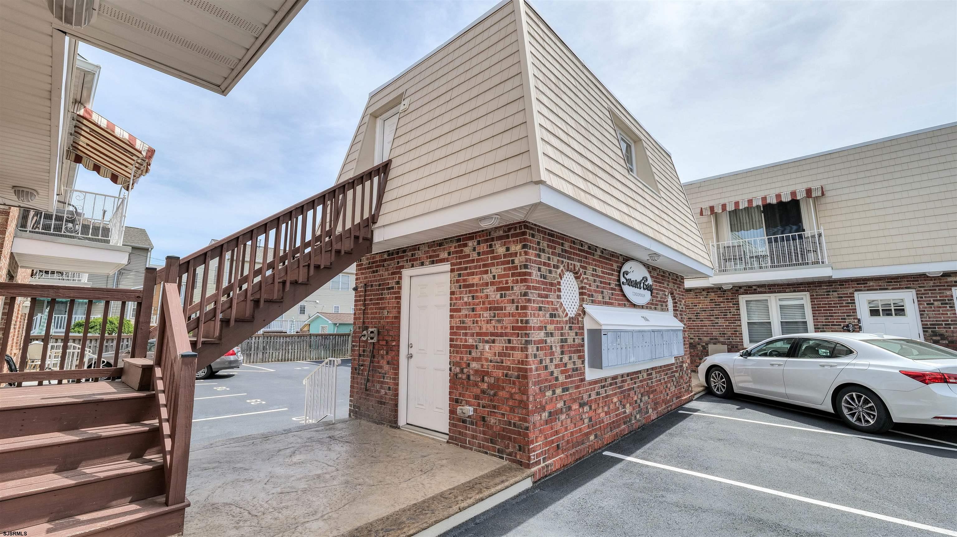 201 N Coolidge B-8