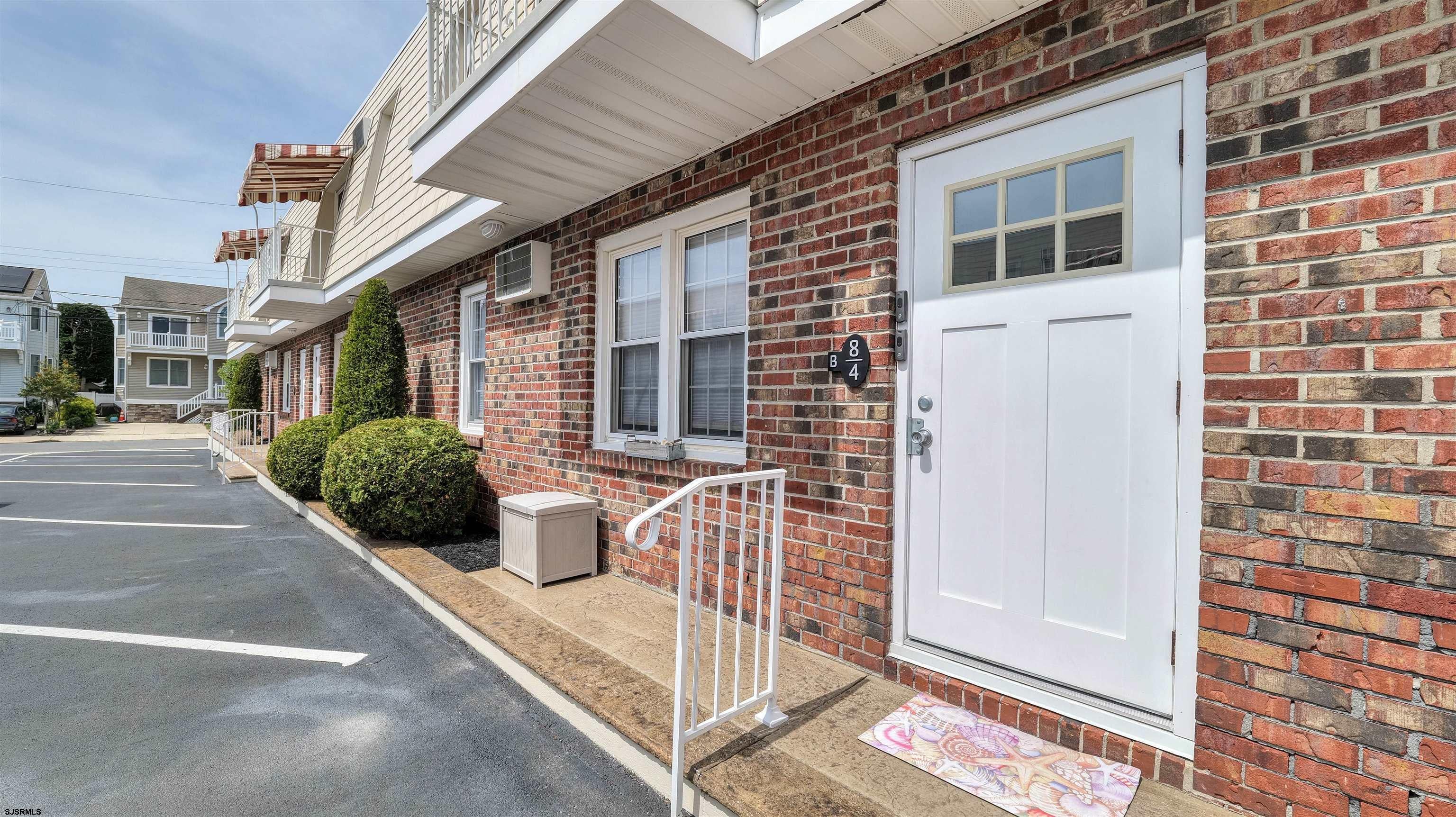 201 N Coolidge B-8