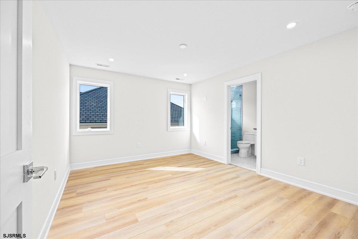 Longport, New Jersey 08403, United States, 6 Bedrooms Bedrooms, ,5 BathroomsBathrooms,Residential,Active,171603