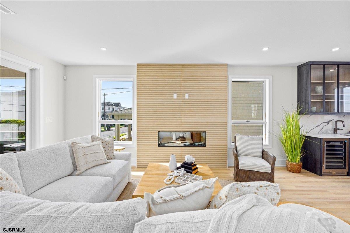 Longport, New Jersey 08403, United States, 6 Bedrooms Bedrooms, ,5 BathroomsBathrooms,Residential,Active,171603