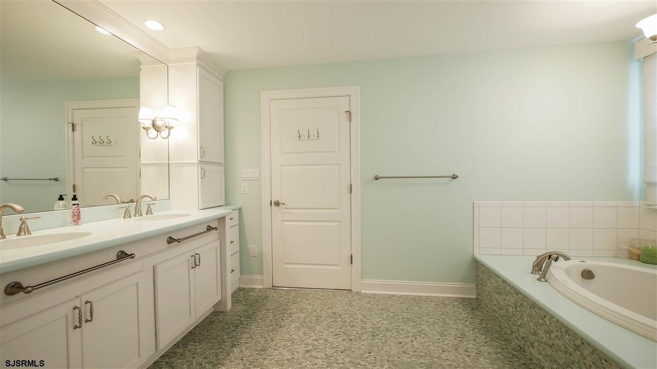 Margate, New Jersey 08402, United States, 4 Bedrooms Bedrooms, ,4 BathroomsBathrooms,Residential,Active,3962