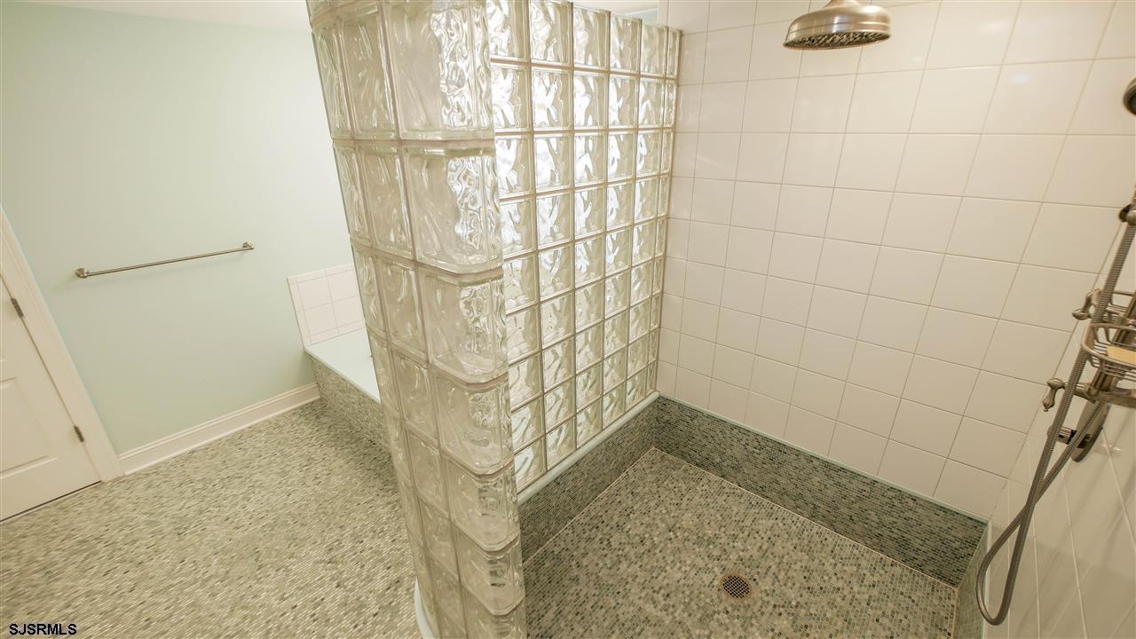 Margate, New Jersey 08402, United States, 4 Bedrooms Bedrooms, ,4 BathroomsBathrooms,Residential,Active,3962